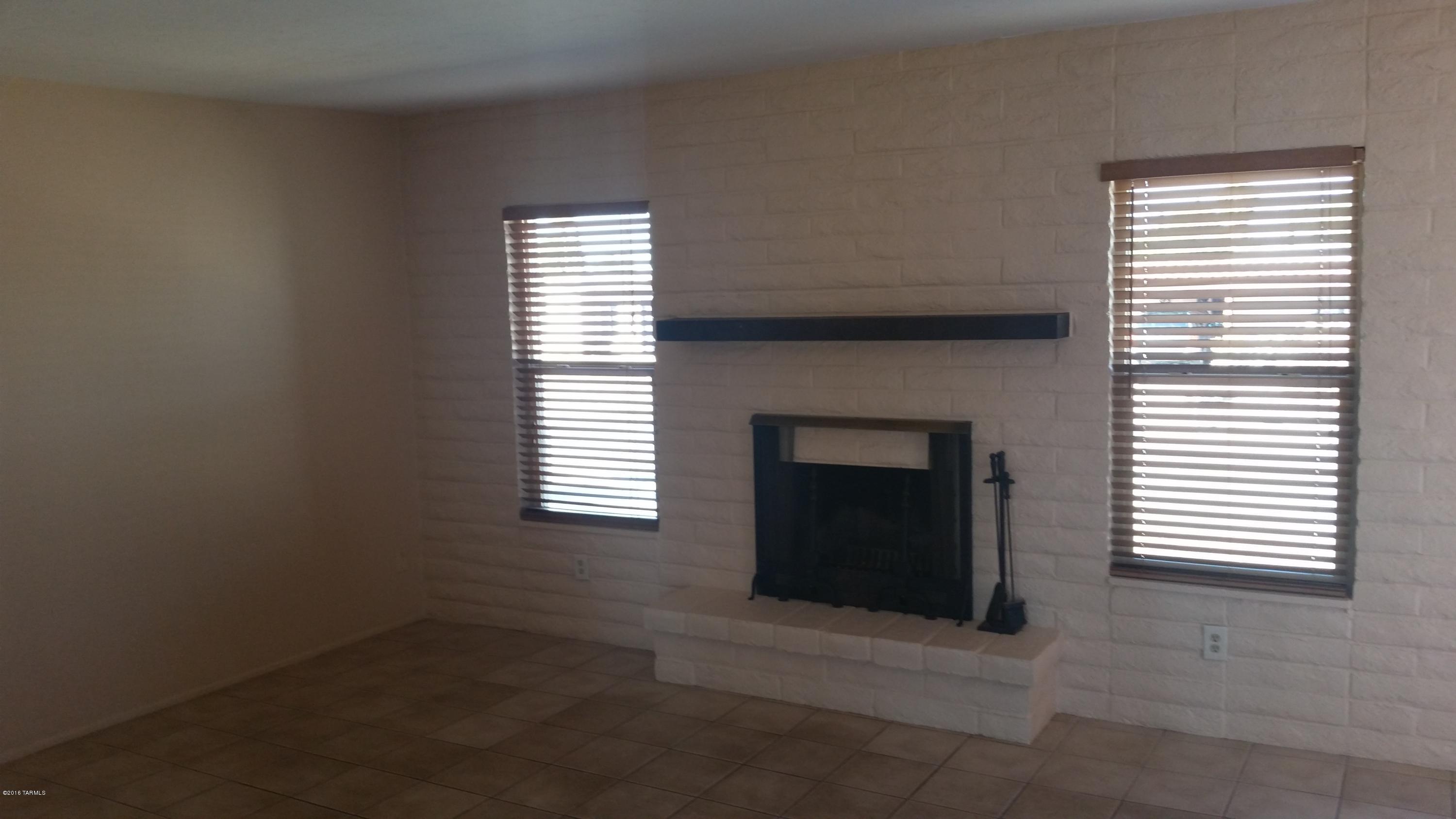 Valley View East NO. 4 (1-131) - Residential Lease