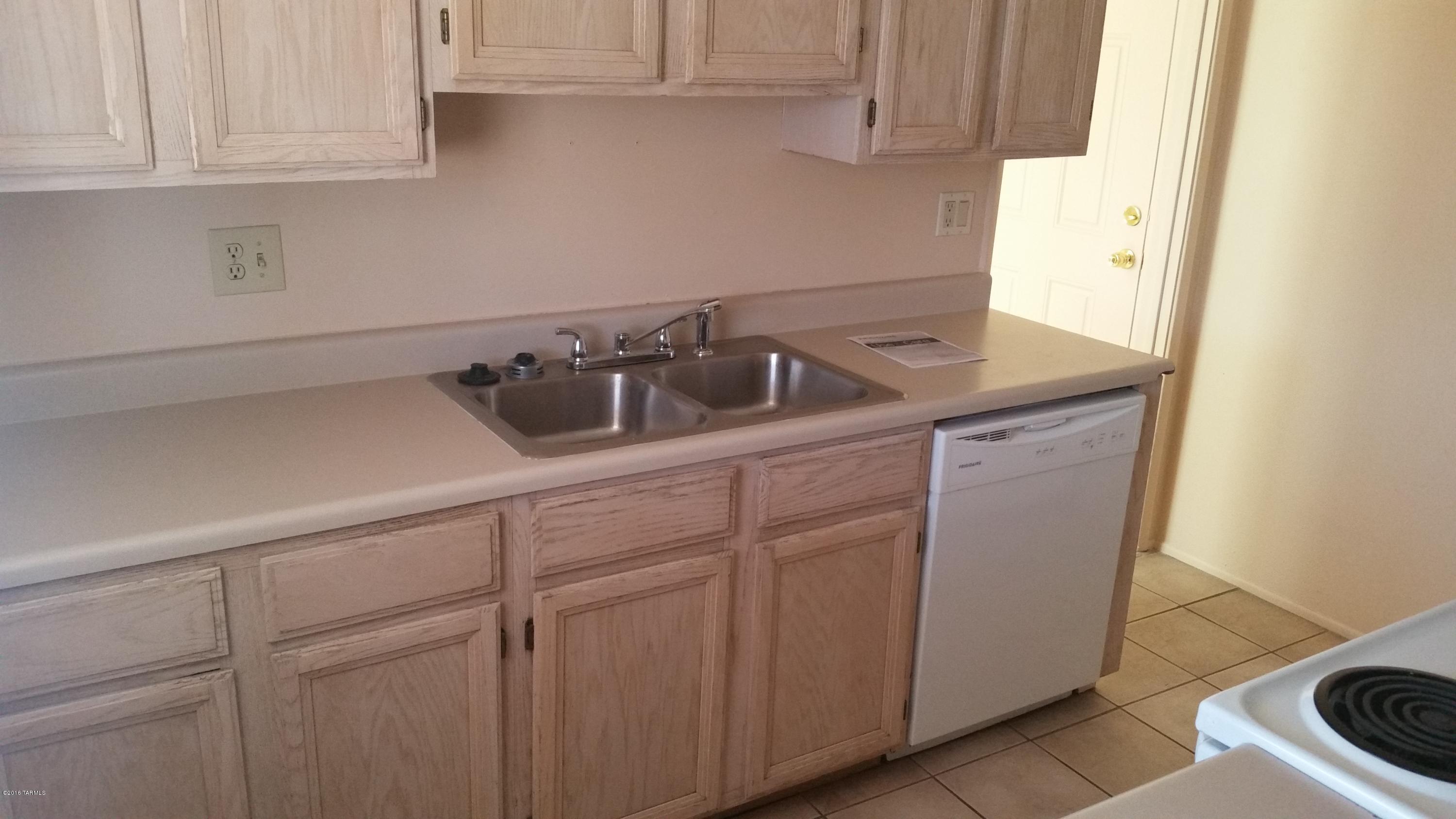 Valley View East NO. 4 (1-131) - Residential Lease