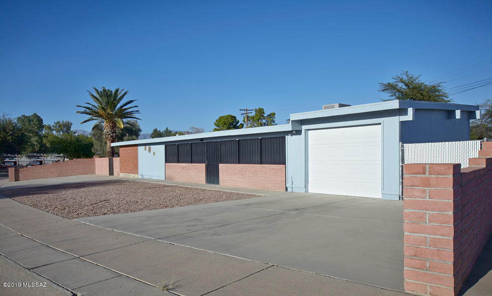 MOVE IN READY! Charming, clean, brick, 3 br, 2 ba w/ new interior paint of neutral color palette.  Oversized living room w/ new carpet, double sliding glass doors w/ Plantation shutters leading to FULLY FENCED, ENORMOUS BACKYARD, w/ grass, trees. KITCHEN OPENS to dining/breakfast rm and family rm.  Durable, wood kitchen cabinets, Maytag appls.  Huge 9'x24' MASTER BR, w/ exposed beam, new carpet, dbl mirror closet doors. Plantation shutters thru-out and  12'x30' ARIZONA ROOM at front entry.  AND attached 200'+- WORKSHOP/BONUS ROOM w/ shelves, bench, cabs, STORAGE–not heated/cooled.  Laundry/pantry off kitchen, built-in cabs & storage. 1-car garage; ample parking for 5+ cars; ROOM for RV!  Large, north concrete side area for shed, toys, etc. Roof re-coated & AC serviced last year