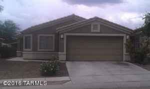 Very nice neighborhood. Ceramic tile throughout. Split master suite w/separate garden tub & shower, double door entry to den/media room off living room. High ceilings. Very light and bright. Tile roof. Owner/Broker.
3 bedroom plus den.