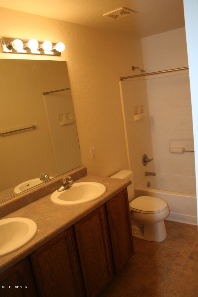 Pantano Ridge (1-123) - Residential Lease