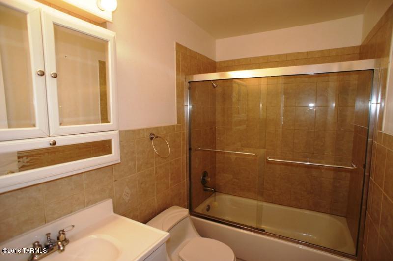 Valley View East NO. 4 (1-131) - Residential Lease