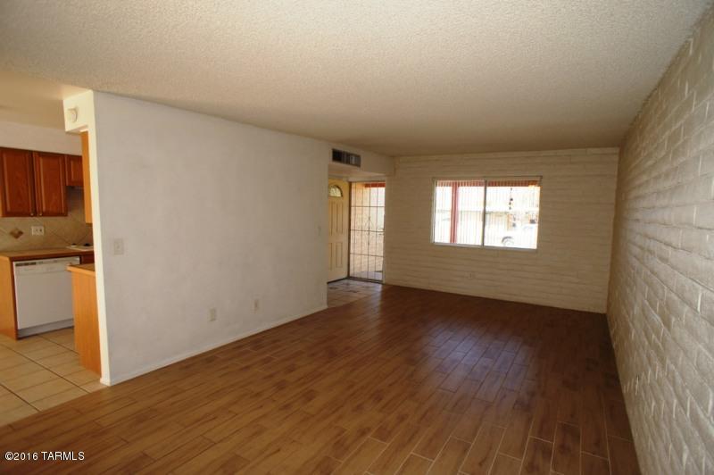 Valley View East NO. 4 (1-131) - Residential Lease