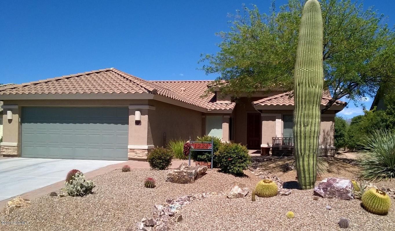 Premium Quail Creek location!! Beautiful 2 Bedroom, 2 Bath plus Den home that borders the Santa Rita Experimental Range with Panoramic Views of the Mountains and LOTS of PRIVACY! Custom Oakmont with Dining Room. Fully Covered Porch Extension with Flagstone Patio overlooking the open desert. Lots of upgrades. Must see house. Won't last long!