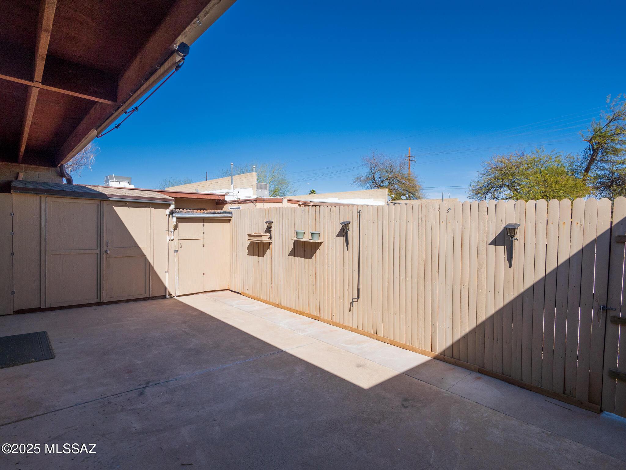 Pantano Park Townhouses - Residential Lease