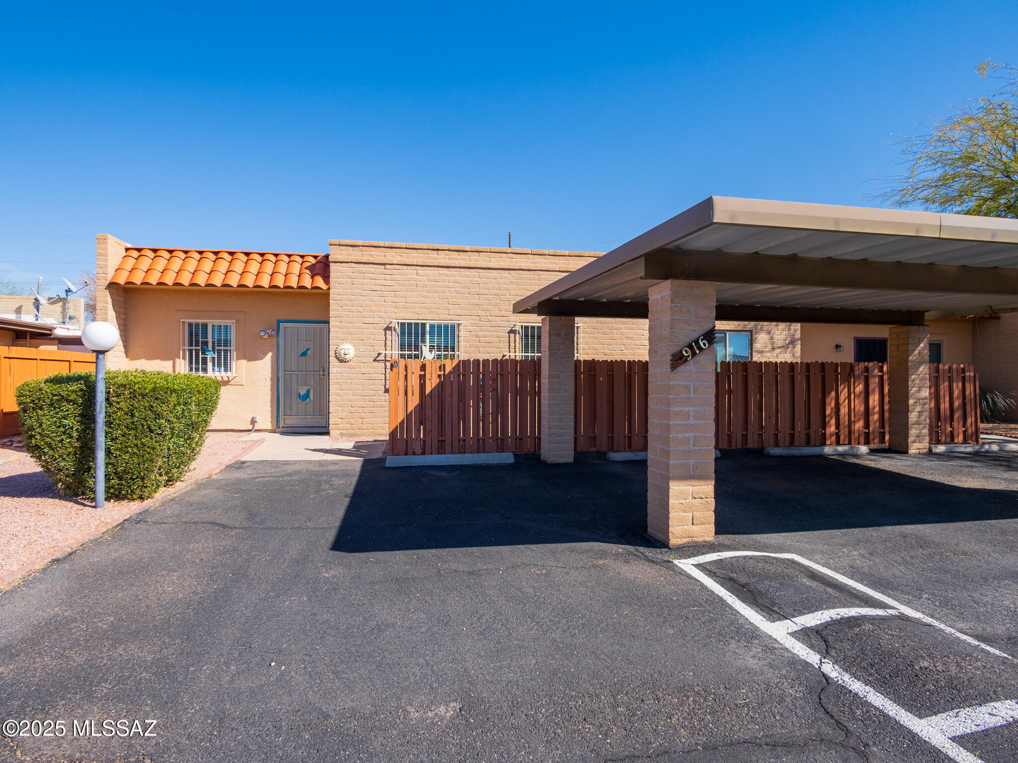 Pantano Park Townhouses - Residential Lease