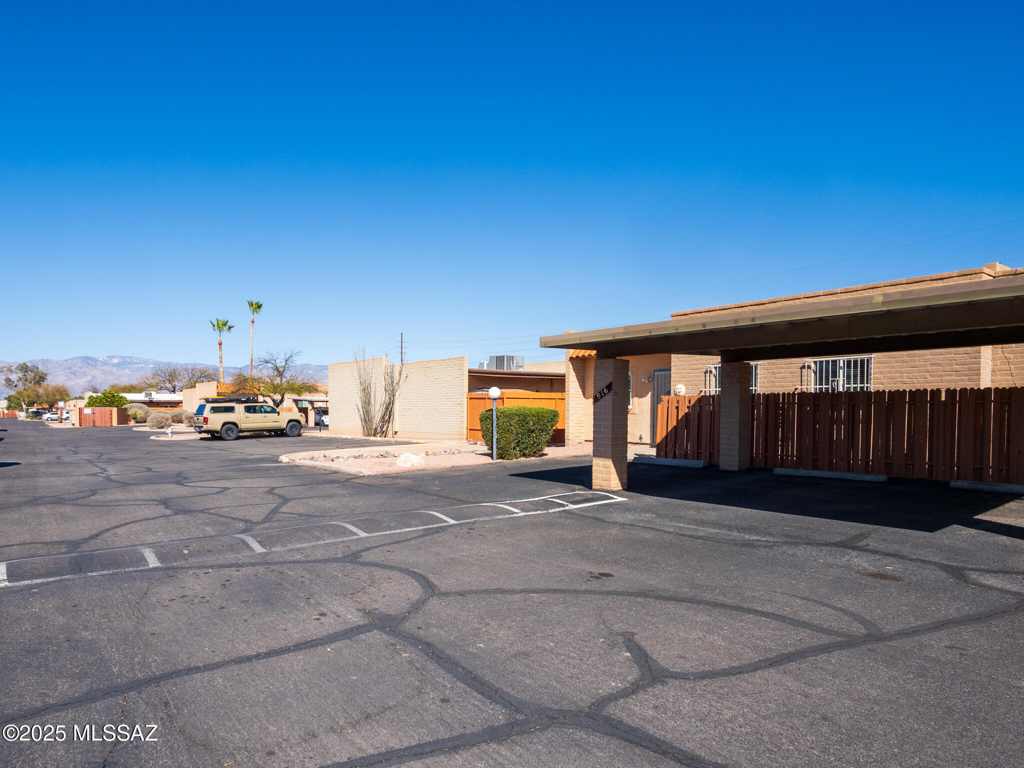 Pantano Park Townhouses - Residential Lease