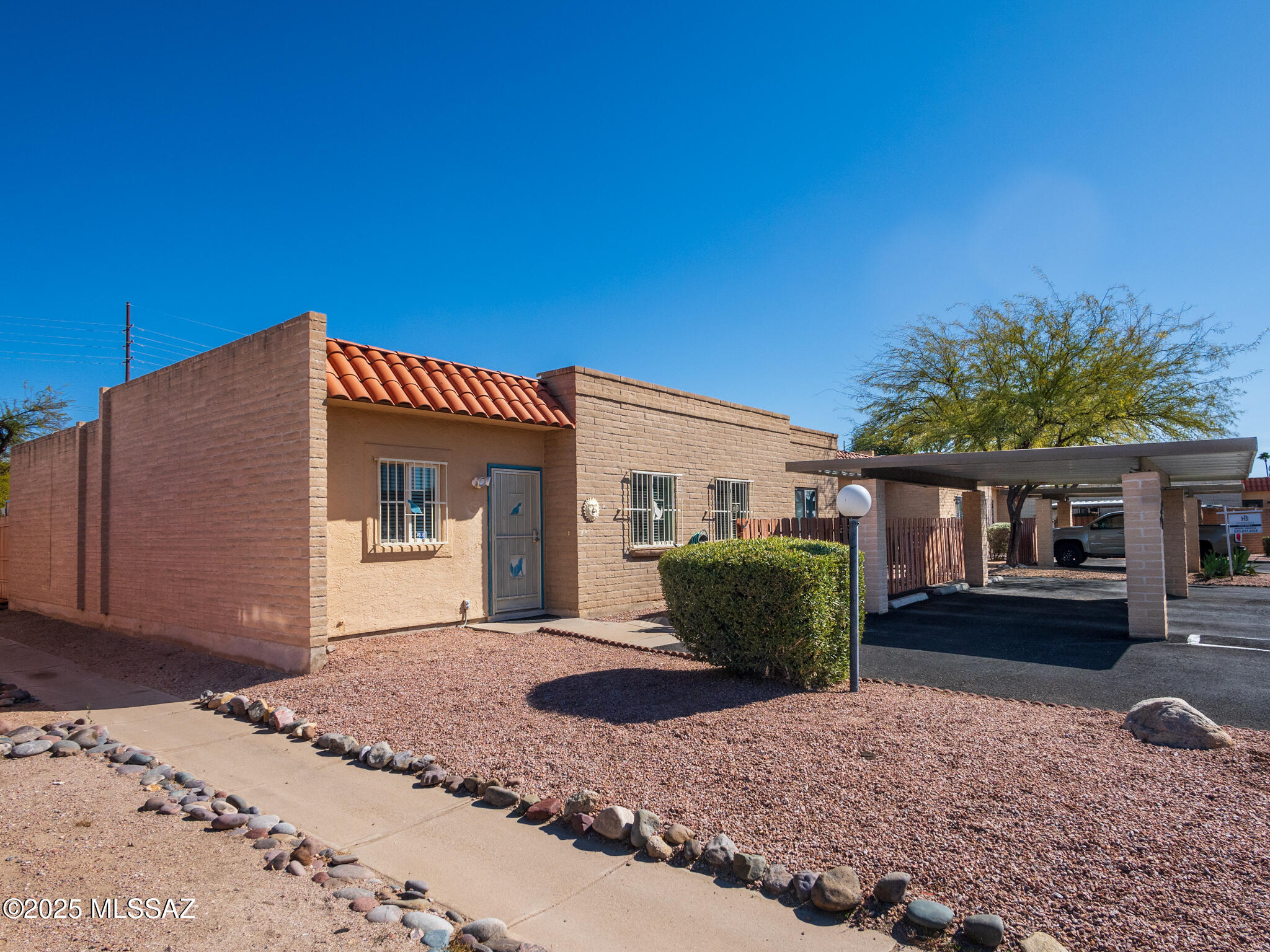 Pantano Park Townhouses - Residential Lease