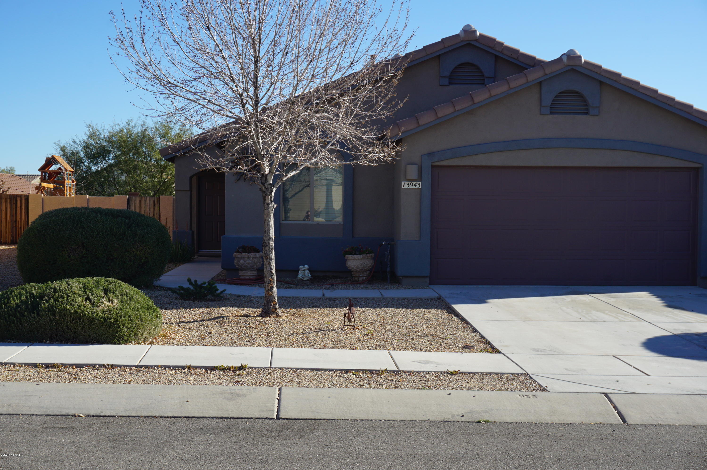 Beautiful 3 bedroom 2 bath home in growing Sahuarita. Open kitchen with island and plenty counter/cabinet space. Spacious den off living room. Split bedroom floor plan. Master bathroom has separate shower and garden tub. Tile throughout the home. Large backyard, covered patio with tile. Buyer must assume current solar panel lease.