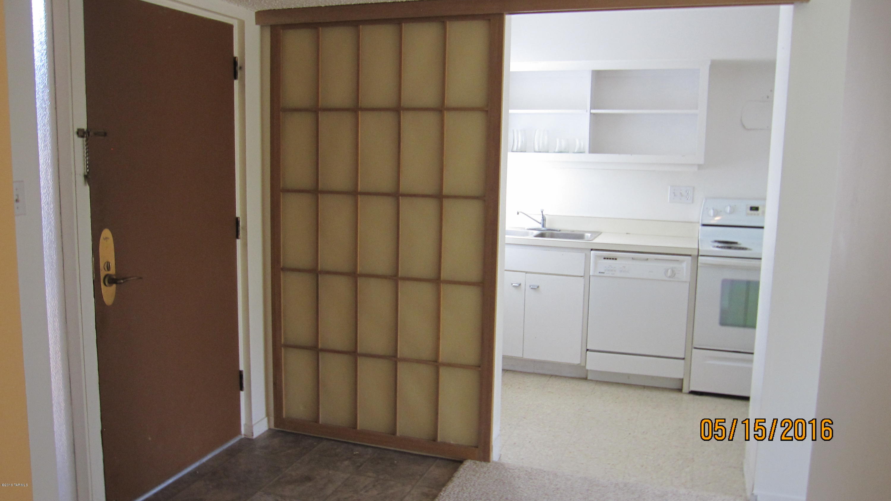 1BR 1 & 1/2 BA CONDO PLUS OFFICE AREA (HAS THE 1/2 BATH)  WITH AC & GARAGE. UPSTAIRS UNIT ALL NEW CARPET AND FRESHLY PAINTED. EXTRA LARGE LIVING AREA WITH WOOD DIVIDER WALL. GREAT KITCHEN WITH PASS THRU TO DINING AREA. BALCONY WITH SERENE VIEWS OF COMPLEX AND EXTENDING THE LENGTH OF ENTIRE CONDO. CENTRALLY LOCATED FOR CONVENIENT ACCESS TO DOWNTOWN AND ALL SHOPPING NEEDS. PRIVATE COMMUNITY BEAUTIFULLY LANDSCAPED WITH COMMUNITY POOL. LAUNDRY FACILITY IN COMPLEX. GREAT LOCATION DIRECTLY ACROSS FROM RANDOLPH PARK AND GOLF COURSE, JOGGING WALKING PATHS ETC...