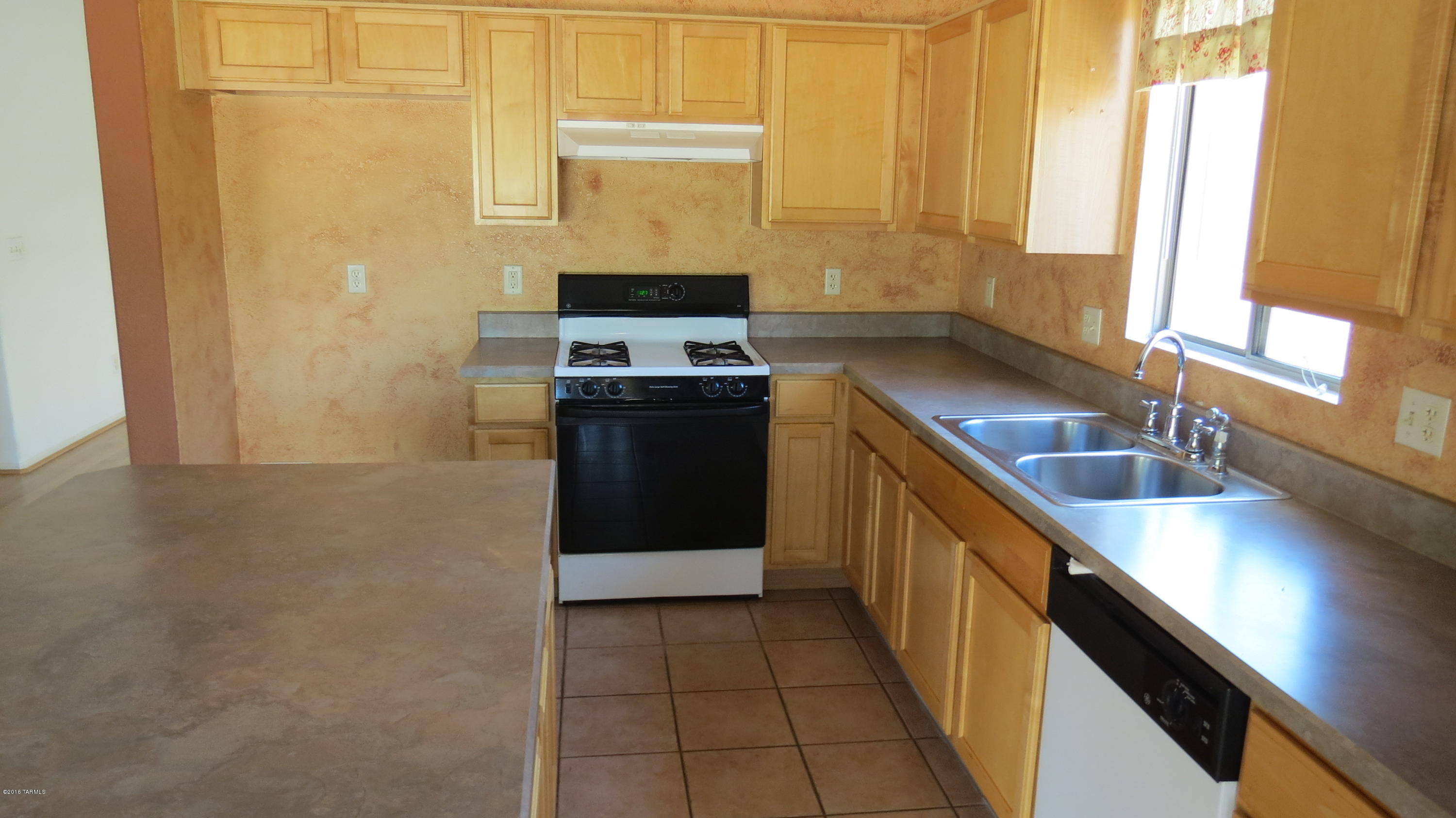 Mona Lisa (1-112) - Residential Lease
