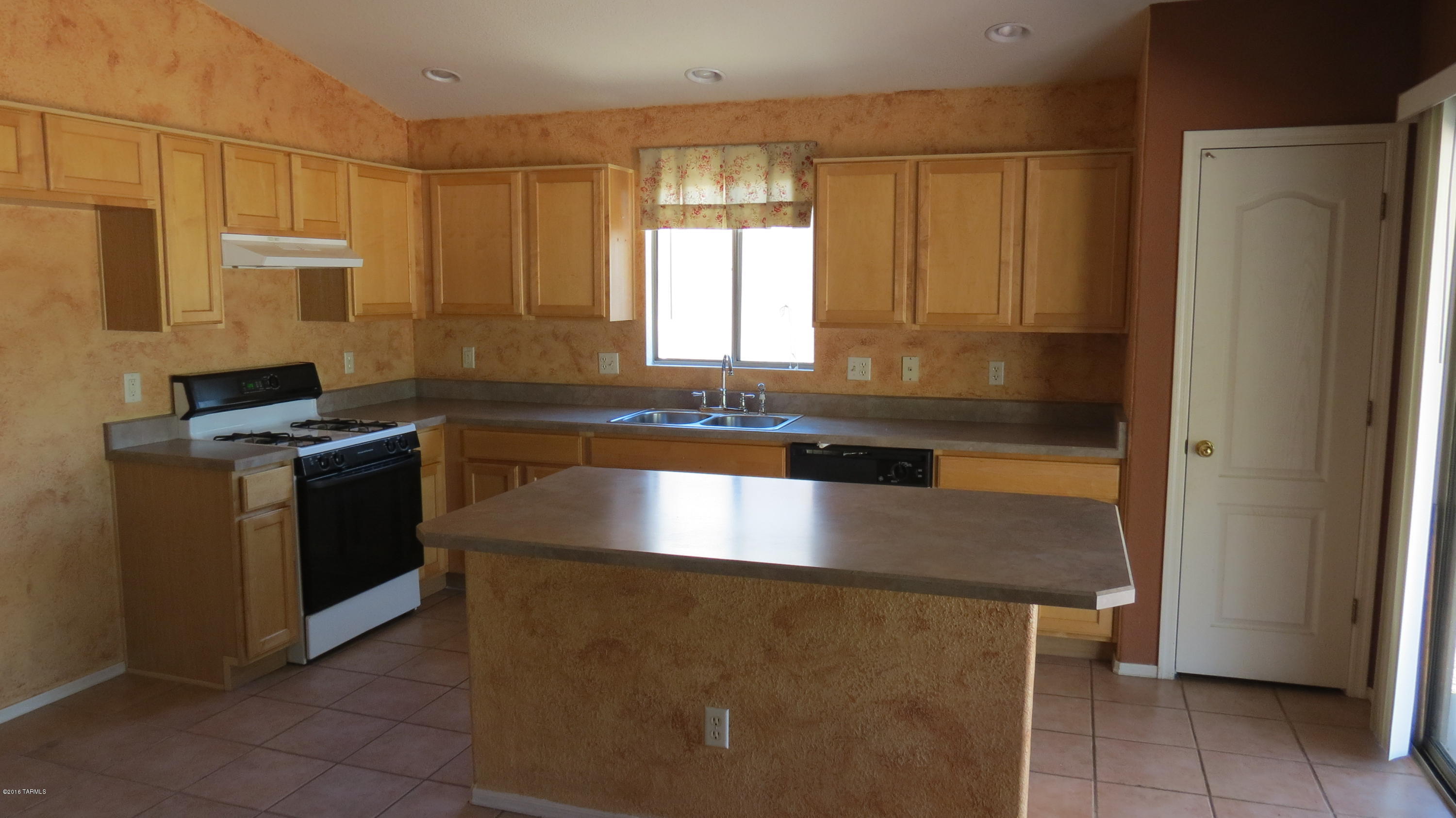 Mona Lisa (1-112) - Residential Lease
