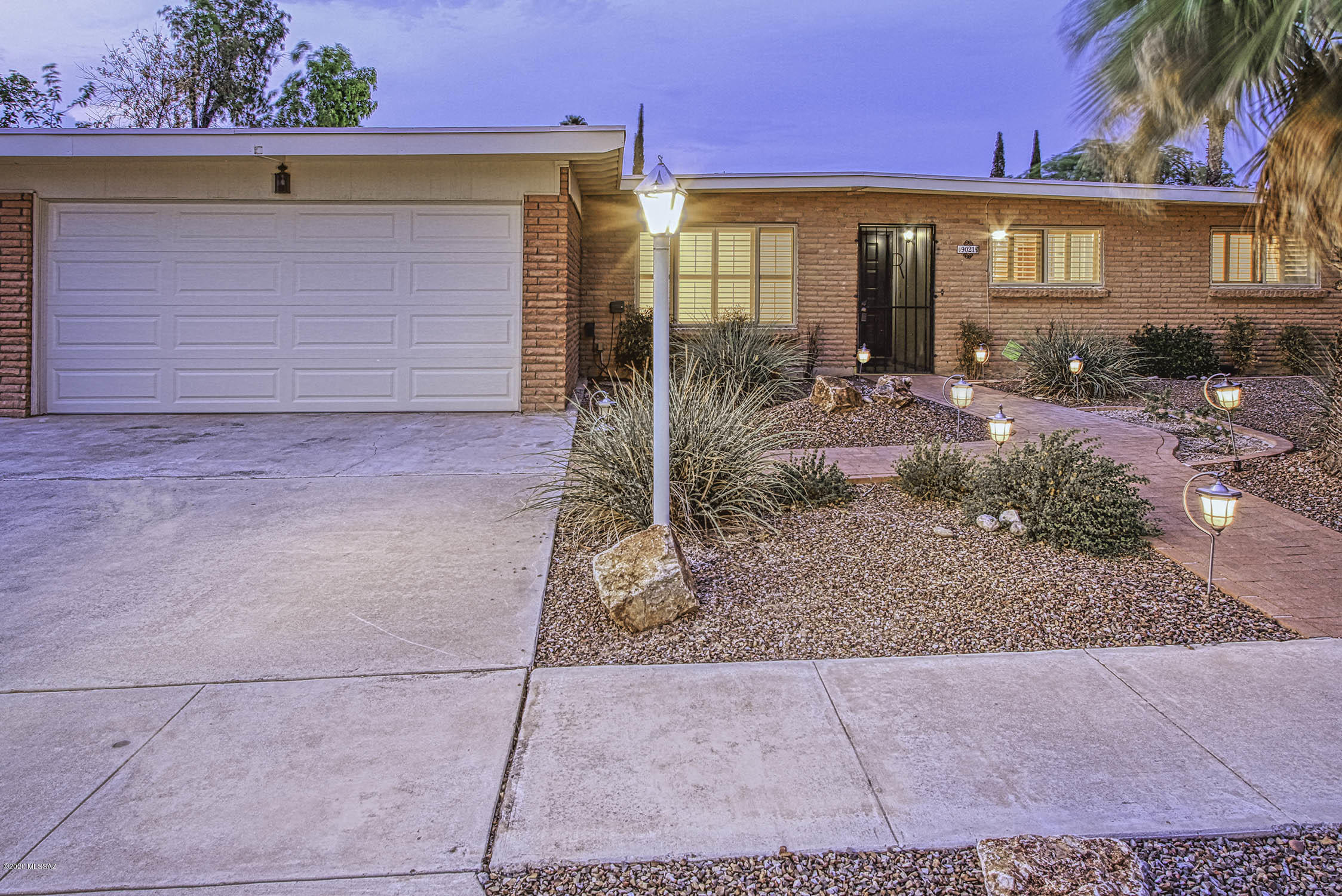 This charming late mid century modern is located in the much sought after community of Eastern Hills.  The home is more than 2200 square feet, has been well kept and maintained and is perfect for a family.

 This mature and well kept community boasts easy access to shopping, schools, public transportation and all of the amenities Tucson's fabulous east side has to offer.  

  the Eastern Hills Aquatic club is located nearby.
