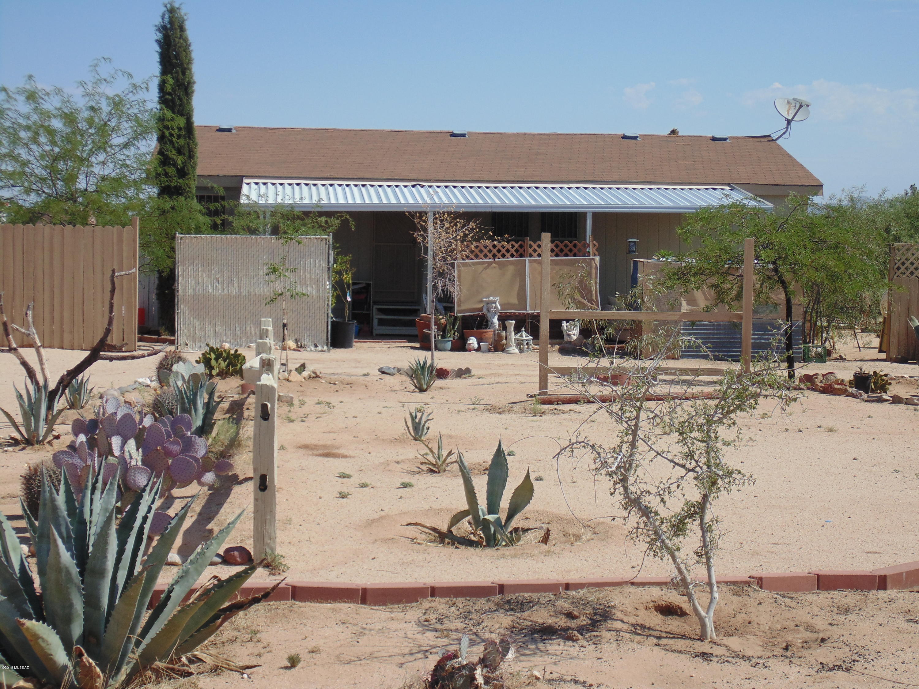 This is a beautiful one acre lot. Plenty of room to make your own. There are panoramic mountain views including Kit Peak. This property offers very private country living. It is a fantastic property for animal lovers.