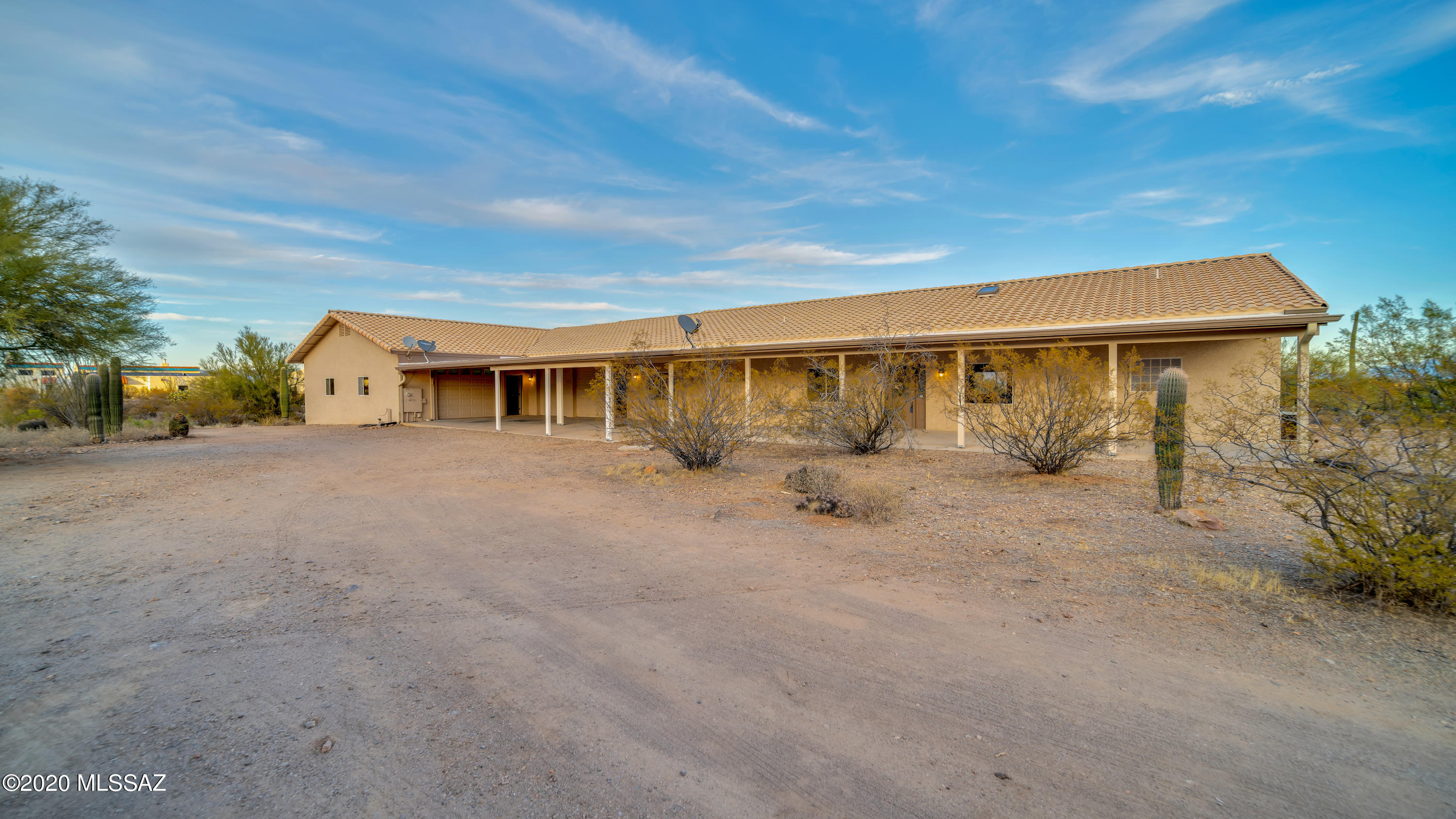 Amazing panoramic views! This 2,666 sq. ft., 3-bedroom home sits on 3.3 acres near Saquaro National Park West. Freshly
painted interior. Bathrooms have been updated with new flooring and fixtures. Split floorplan. Some interior updating is
needed. Washer, dryer and water softener stay as-is. CAR ENTHUSIASTS TAKE NOTE: Additional, attached, 2,148 sq. ft. 4-car
garage/workshop with office, bathroom with shower, and evaporative cooler. This extra space has so many possibilities!
Minutes from grocery and retail shopping; easy commute from downtown. All this and so much more. Agent is related to seller.