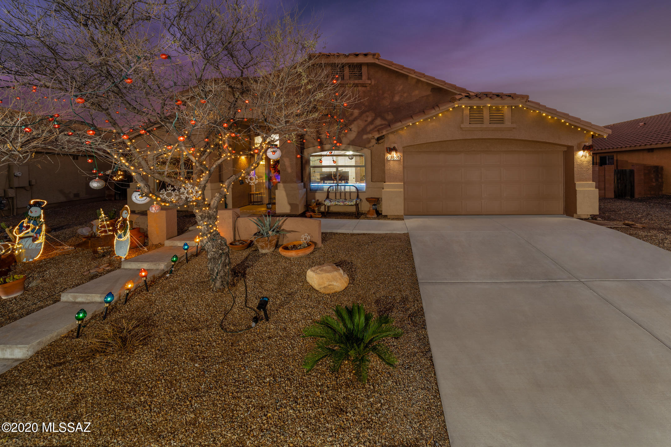 ''Hi, home!'' That's exactly what you'll say when you walk up to the front door. Located in the Vail School district and a short walk from Sycamore Canyon Park, you'll instantly fall in love with this home, the neighborhood, and all the space it provides. The open floor plan maximizes your living area and gives you plenty of unique opportunities to decorate and design. The kitchen features a reverse osmosis filter while the whole home is on a filtration and water softener system. Double doors open to the primary bedroom that has access to the backyard. Walk-in closet, garden tub, separate shower, and dual vanity sinks are in the primary bathroom. Lastly, enjoy the beautiful views from the yard. Your next chapter starts here!