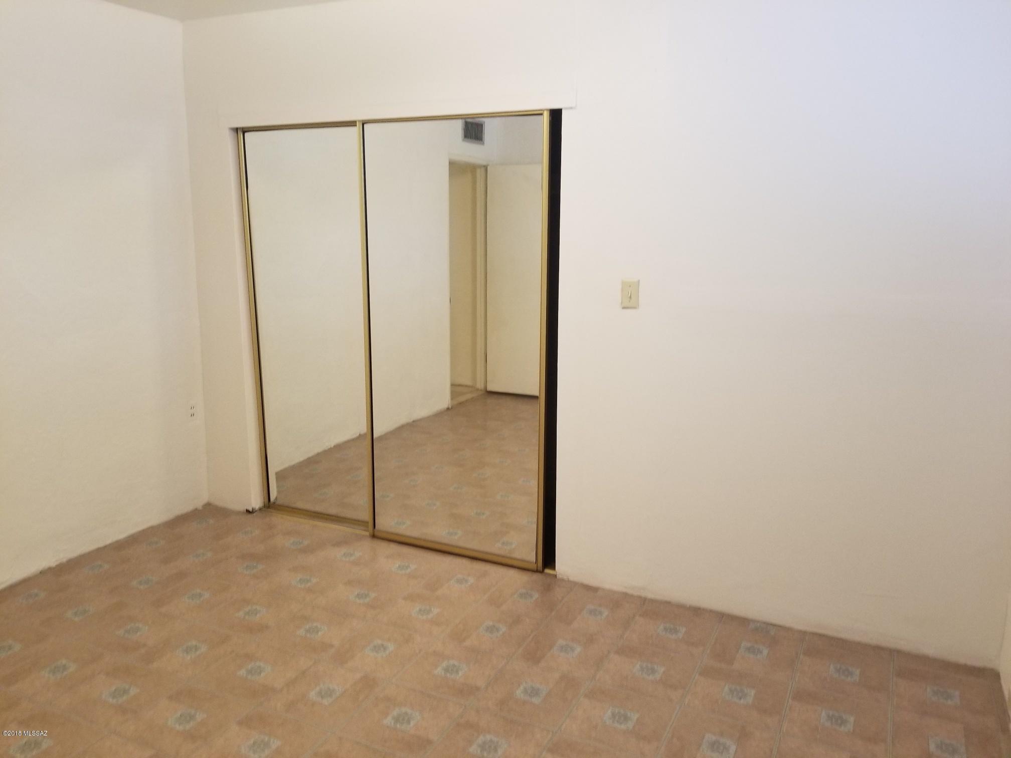 El Rio Park - Residential Lease