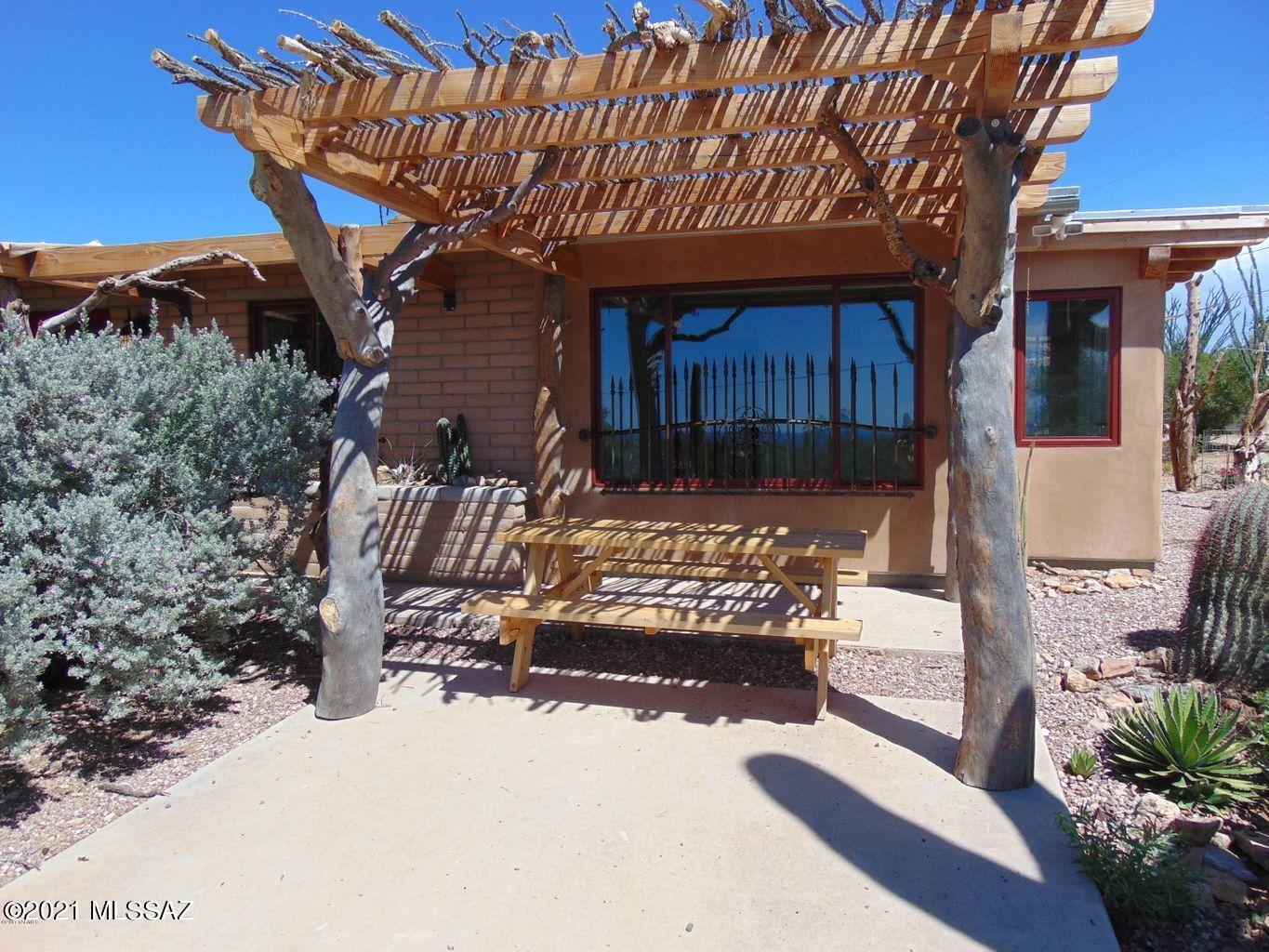 Artists paradise. Total privacy in a beautiful desert setting. Located on dead end road and no close neighbors. Enjoy native vegetation and wildlife. Large screened back porch.  Out front is a southwestern veranda built with eucalyptus logs, douglas fir beams and ocotillo. Saltillo tile floors. Granite counters. Solid mahogany interior doors.  Wonderful studio room with beautiful views perfect for artist studio.  Lots of charm and character.  Just sooooo much to offer.