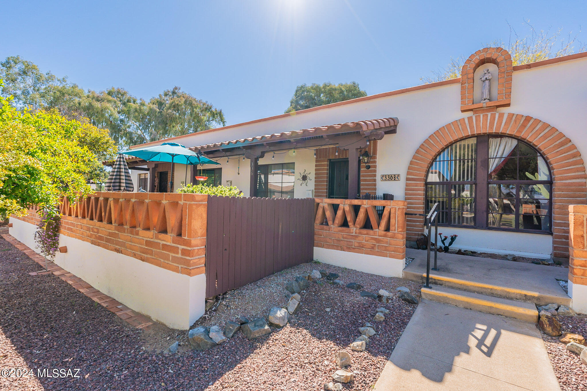 Come see this stunning one bedroom unit in Villas East. Tile flooring throughout and an updated kitchen with a full sized range, newer refrigerator, and dishwasher. Arizona Room behind the unit equipped with a laundry closet. Dedicated and visitor parking available for this set back unit adjacent to a community green space and with close proximity to a community pool.
