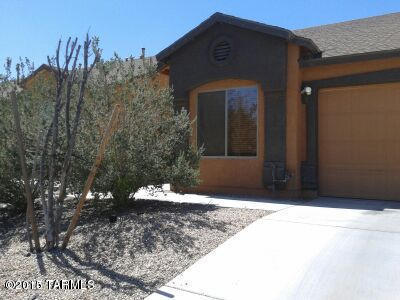 Charming 2bed/2bath townhouse. Great room design with berber carpet and ceramic tile throughout, eat-in kitchen, 2 car garage and includes washer/dryer.