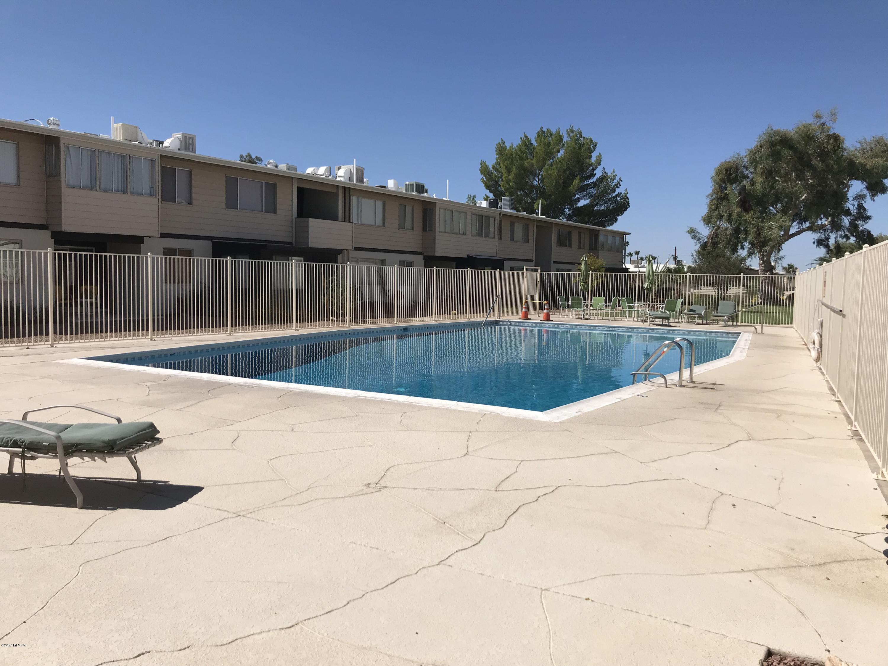 Seller will accept and counter offers between $36,900 and $39,900.
Remodeled 1st floor unit features new wood laminate flooring, new plumbing fixtures, new ceiling fans, new wood blinds, updated bath with stackable washer dryer. Low monthly fee covers water, gas, taxes, and more.