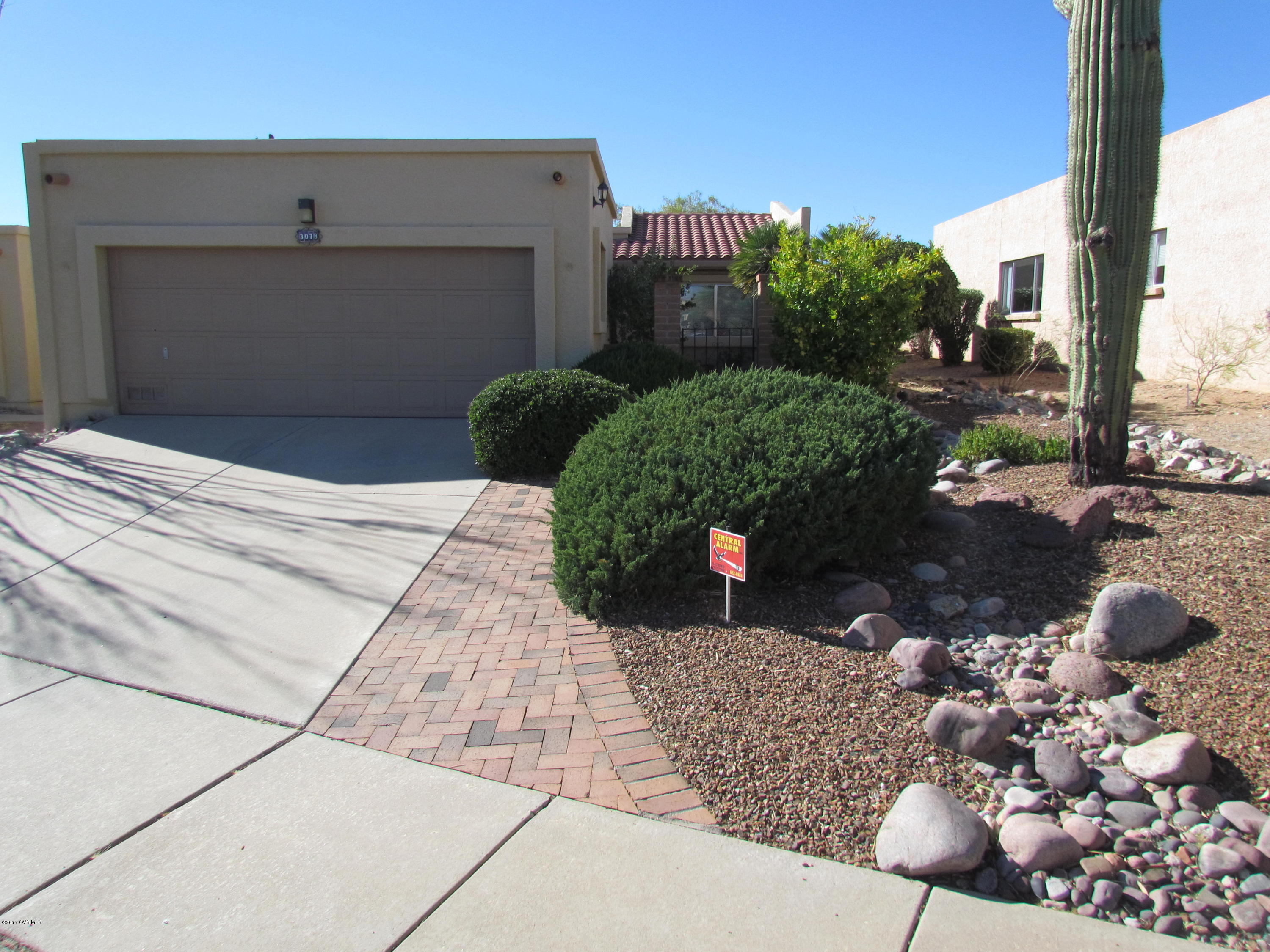 WONDERFUL MT VIEWS FROM PRIVATE BRICKED BACK PATIO. ENCLOSED FRONT ENTRY. LARGE TILED EAT-IN KITCHEN/CENTER ISLAND/BREAKFAST BAR. SPACIOUS LIVING ROOM WITH BEE HIVE GAS FIREPLACE. SEPARATE DINING AREA. WONDERFUL MASTER SUITE WITH WALK-IN CLOSET & SLIDING DOORS TO PATIO. GLASSED AZ ROOM WITH SEPARATE AC UNIT. 2 CAR GARAGE WITH LOTS OF STORAGE CABINETS. ROOF REPAIRED & RECOATED IN 2016. HOME SHIELD WARRANTY, GV COOLING & HEATING WARRANTY, BILLS HOME SERVICE TERMITE WARRANTY. COMES COMPLETELY FURNISHED. BUYER MUST HONOR LEASE FOR JAN, FE, MARCH & APRIL AT $2400 PER MONTH.