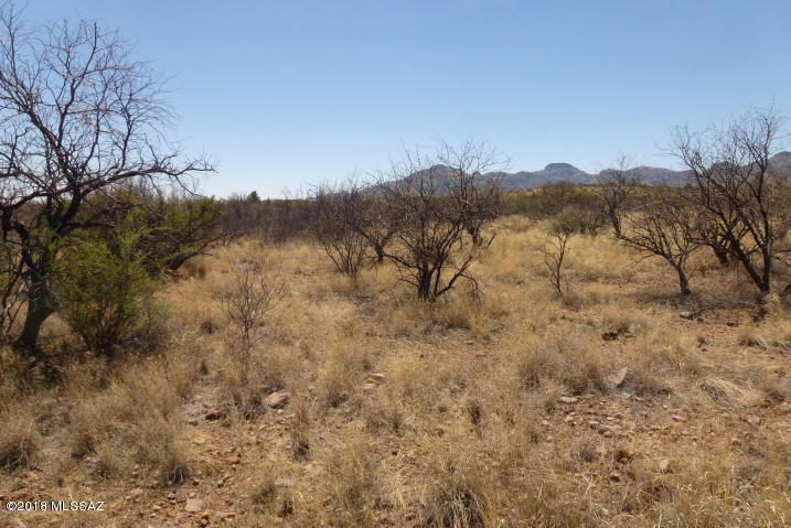 Great mountain views and quick access to the freeway from this 1.2 acre lot. Original investor lot, perfect for building your new custom home in Tubac Valley CC Estates.