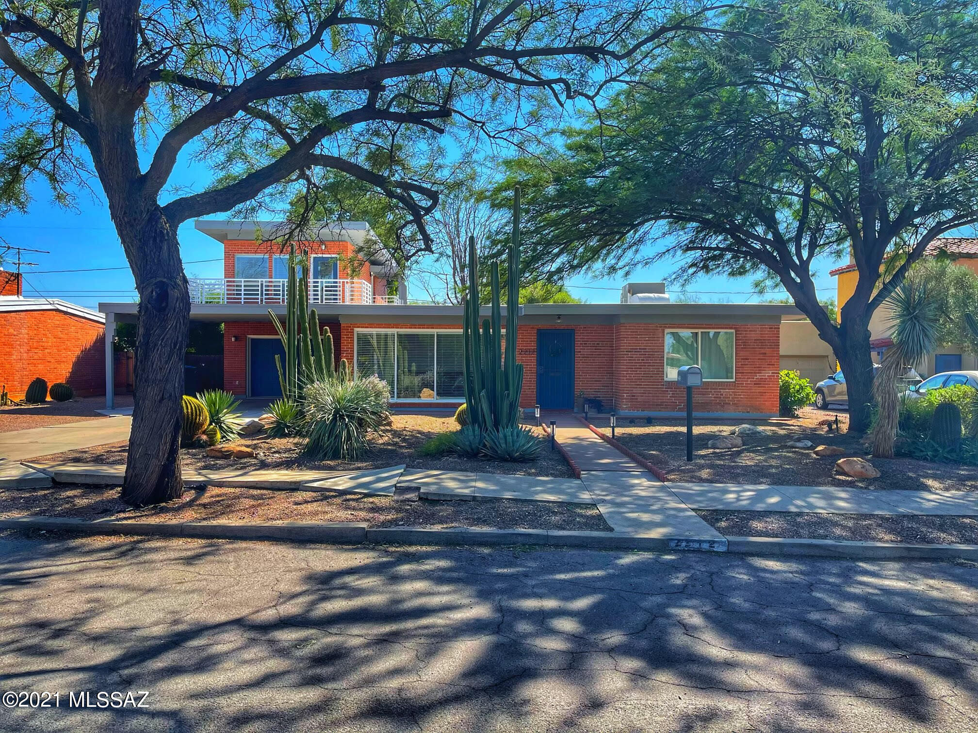 La Mirada - Residential