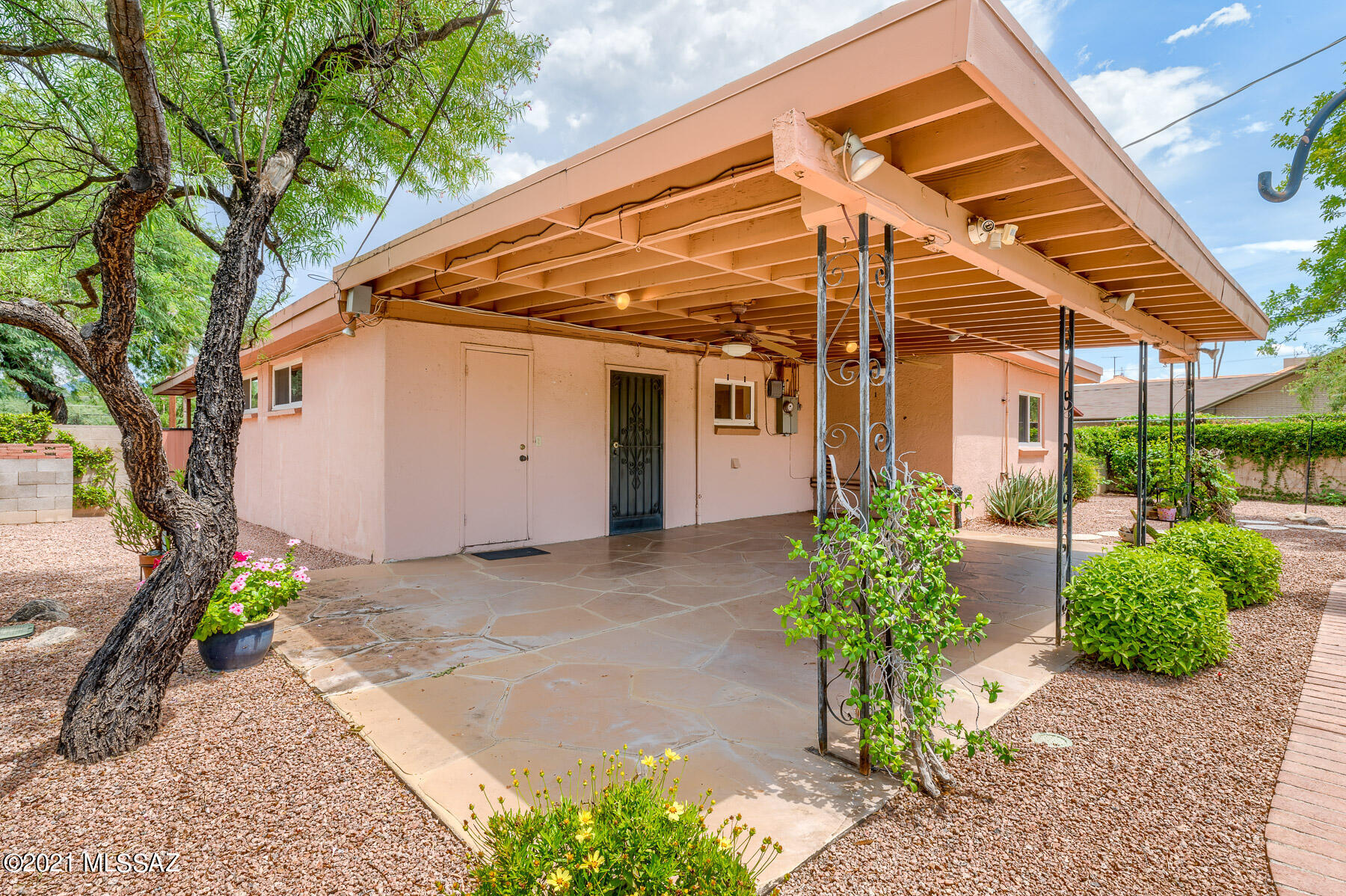 Casa Solariega - Residential