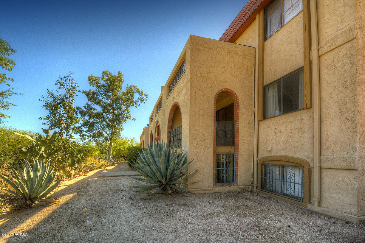 Barcelona Manor Condominiums - Residential