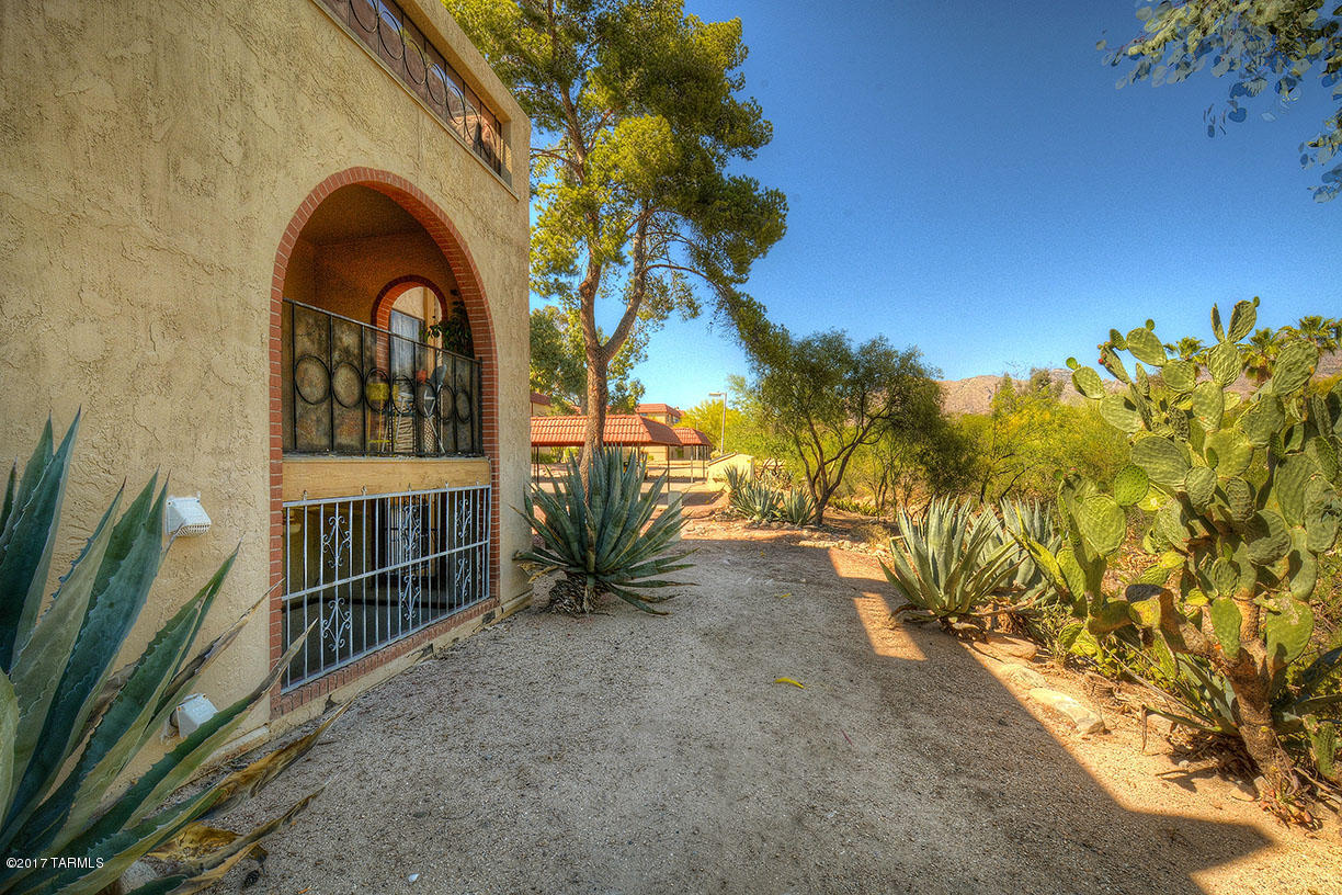 Barcelona Manor Condominiums - Residential