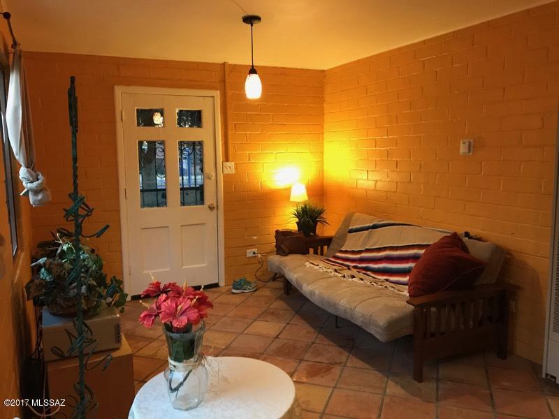 Country Club Manor - Residential