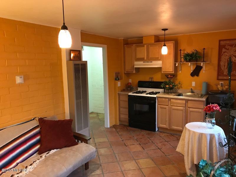 Country Club Manor - Residential