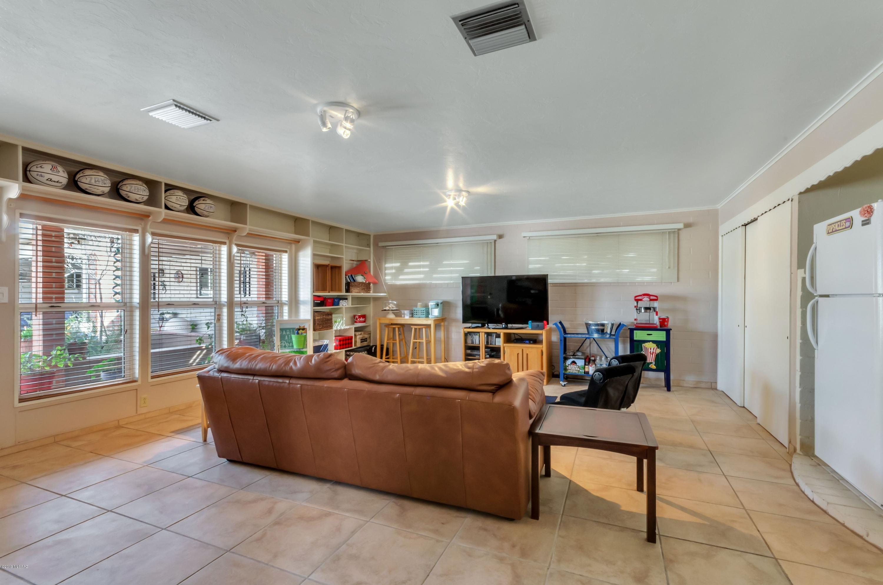 Wilshire Heights - Residential