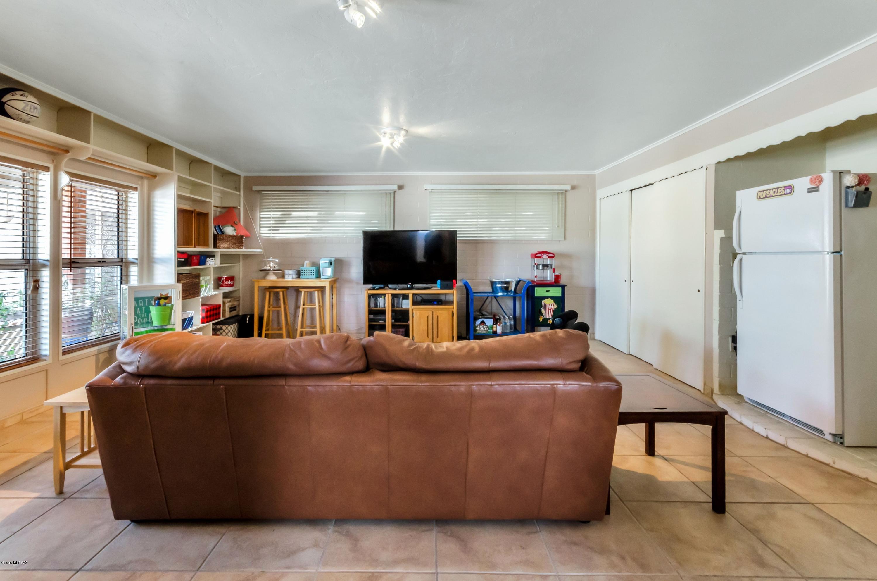 Wilshire Heights - Residential