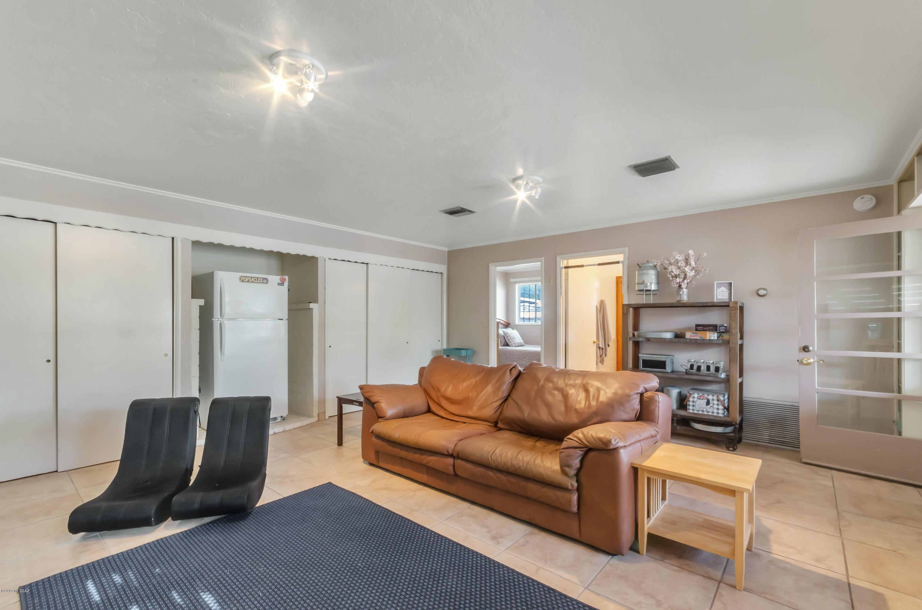 Wilshire Heights - Residential