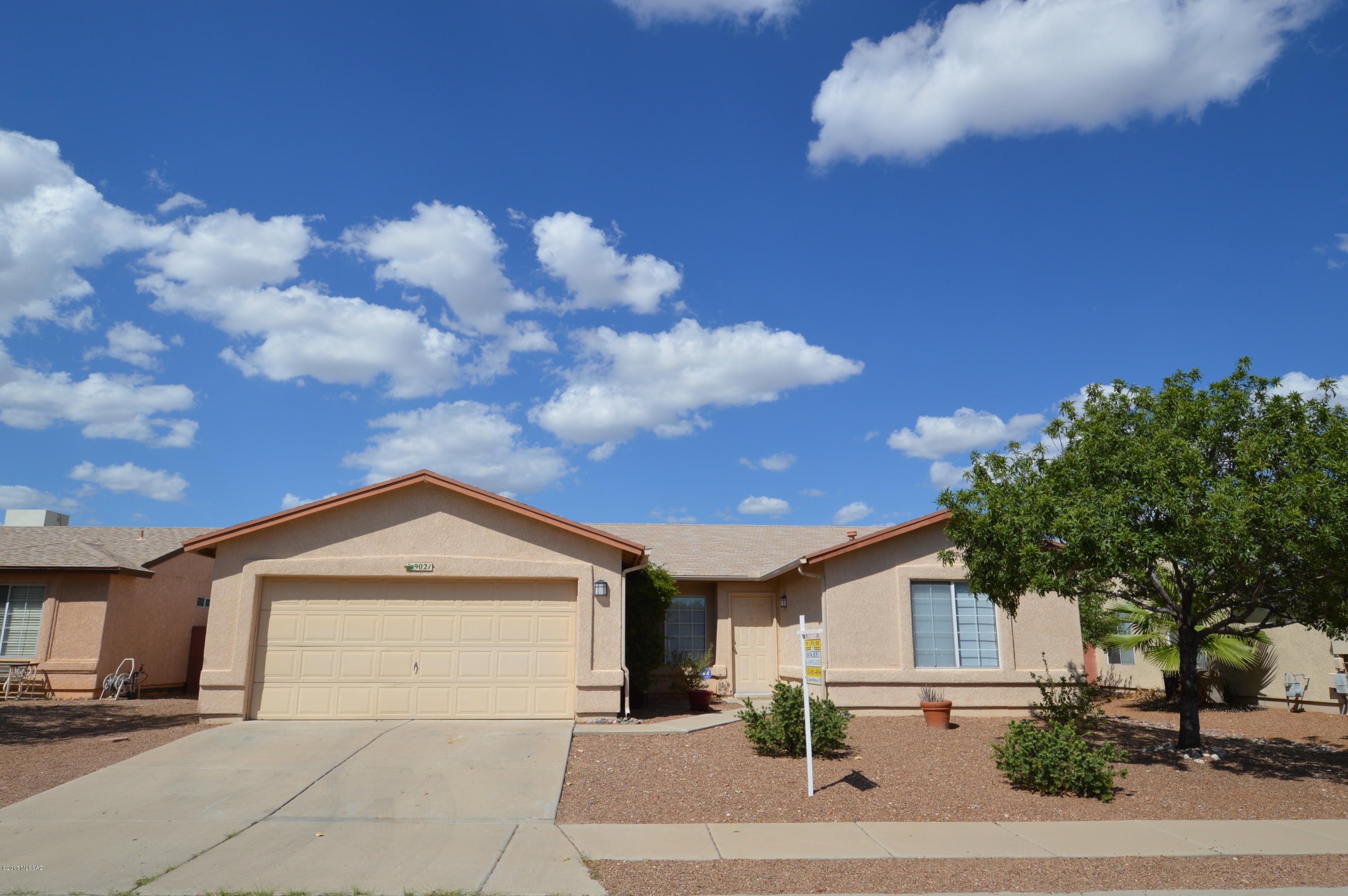 Stunning home in Fairway Groves. Quiet and secure. Easy access to DM, TIA, UA tech park and I-10. Gourmet kitchen with lots of cabinets and counters. Breakfast nook for casual dining. Large formal areas and HUGE family room for entertaining. Massive covered patio overlooks professionally landscaped walled yard.  Terrific mountain views. Luxurious master suite with walk in closet, double sinks, separate shower and garden tub.  Two extra large bedroom for guest or kids.  Economical gas heat and hot water, comfortable AC.  This terrific home wont last long, so CALL NOW!!