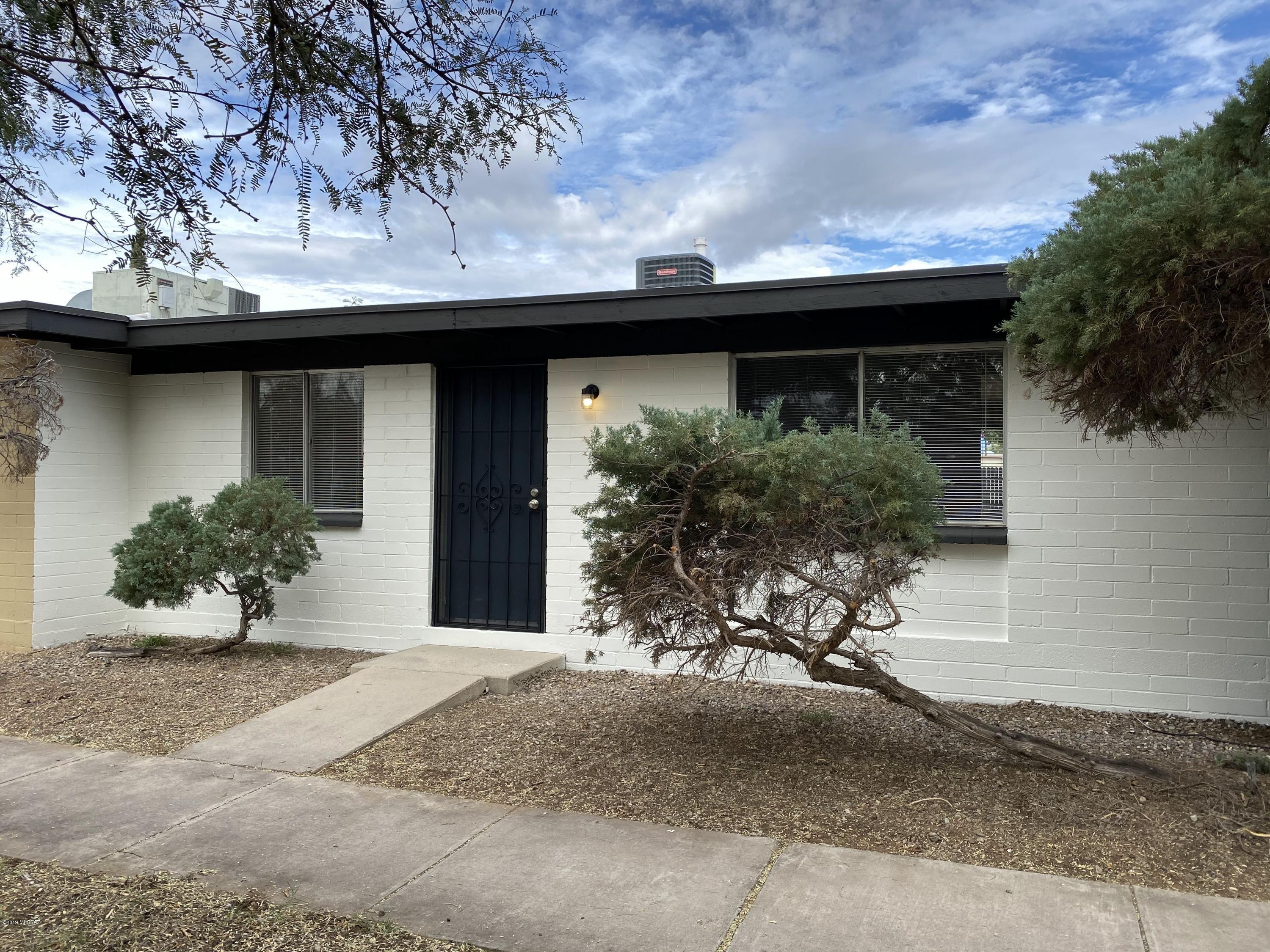 Move in Ready home. Brand new A/C unit. Easy care living with fresh paint and fixtures in thi spacious two bedroom townhome. All tile floors make clean up a breeze. Close proximity to shopping, restaurants and bus line. Agent/Owner