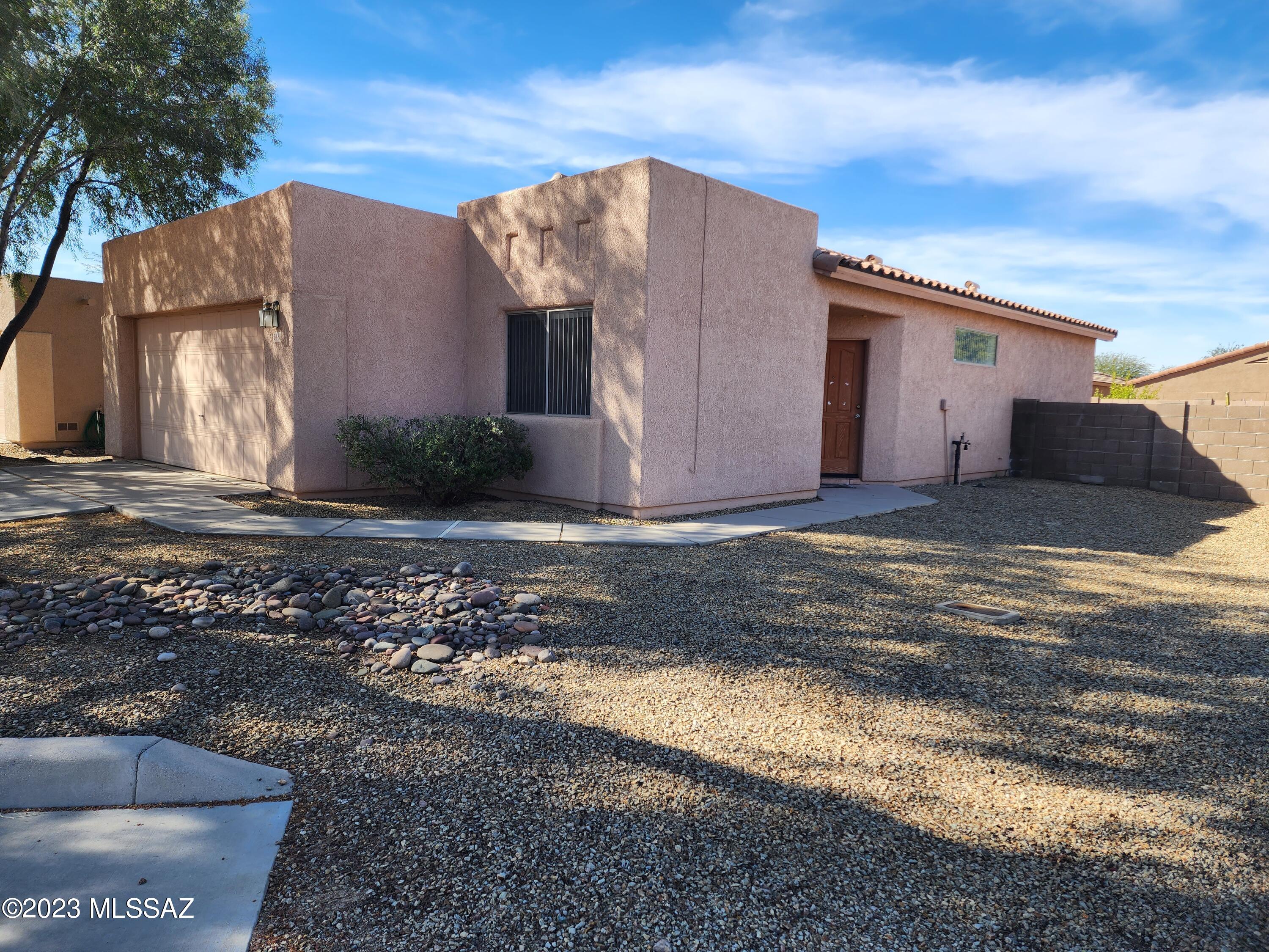 This 3 bedroom/2 Bathroom home is located in Riverside Crossing.  Split bedroom floorplan, fenced backyard and 2 car garage.  Kitchen has stainless steel appliances.  Located close to I-10, Northwest Hospital and More!
