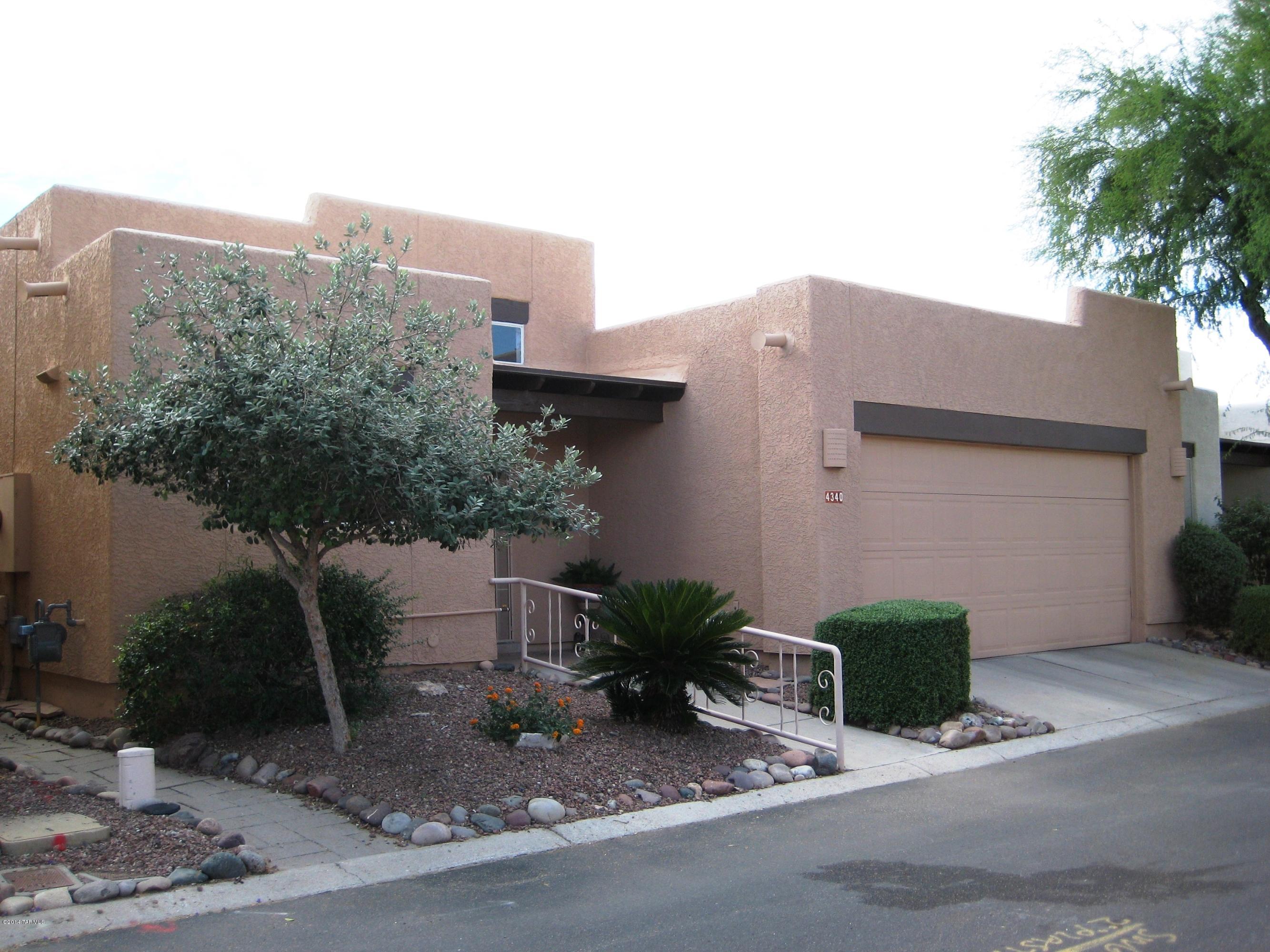 Central location- close to Rillito River walking/biking trails, U of A, retail and restaurants.
2bdr/2ba w/spacious living room w/vaulted ceilings, fenced backyard w/covered patio, two car garage.
Community offers pool and spa.
