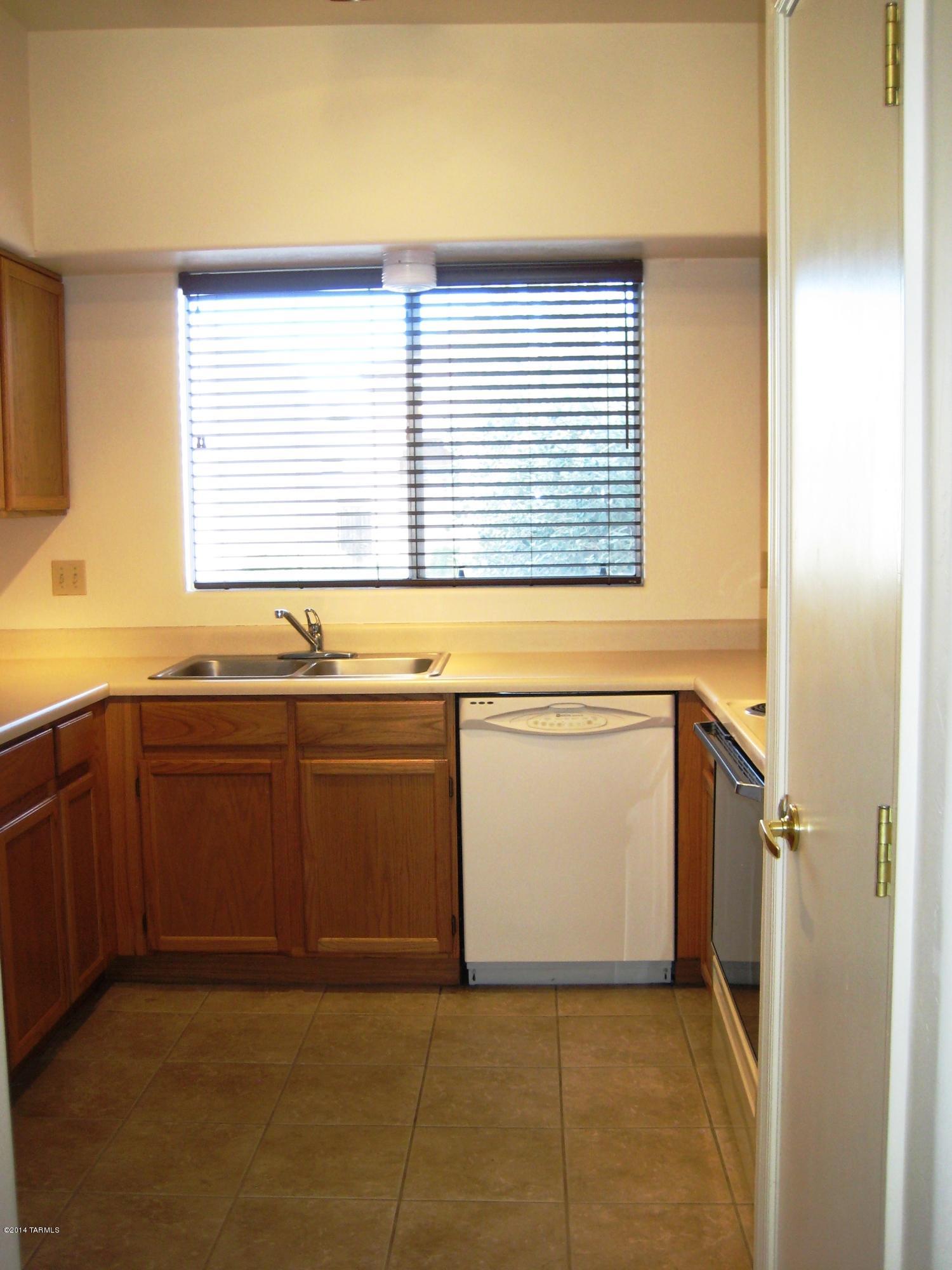 Town & Country (1-143) - Residential Lease