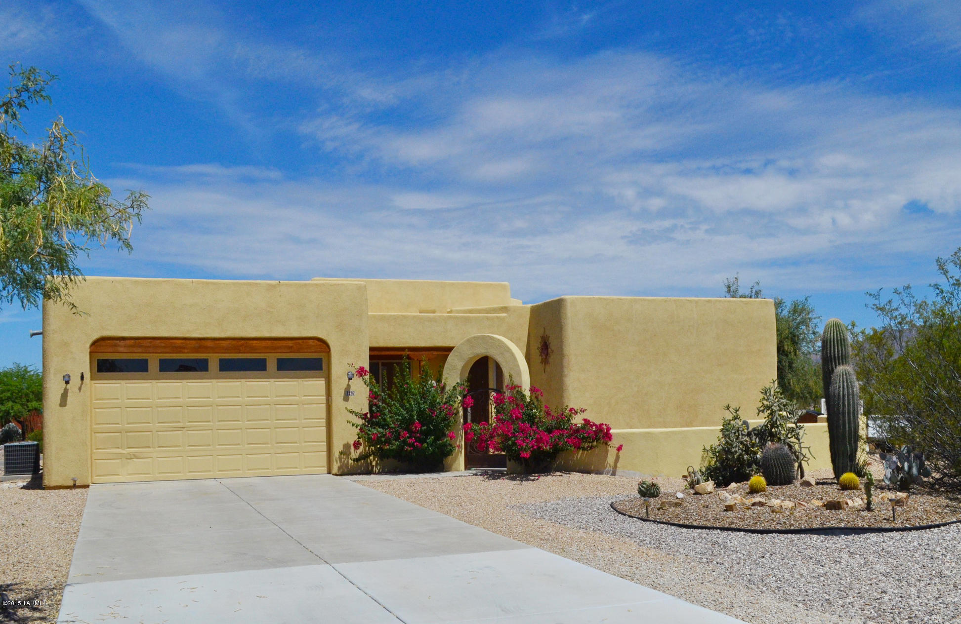 Beautiful 4 bedroom, 3 bathroom home in the amazing Critterland II Subdivision. Tile floor throughout home with engineered hardwood in the bedrooms. Kitchen is a must-see with eat-in breakfast bar and tons of cabinet space. Large Master bath has granite counter-tops and executive height dual sink vanities, a garden tub and a huge walk-in shower.  Spacious lot with walled in front porch and back yard, with a beautiful lemon tree and stunning mountain views.