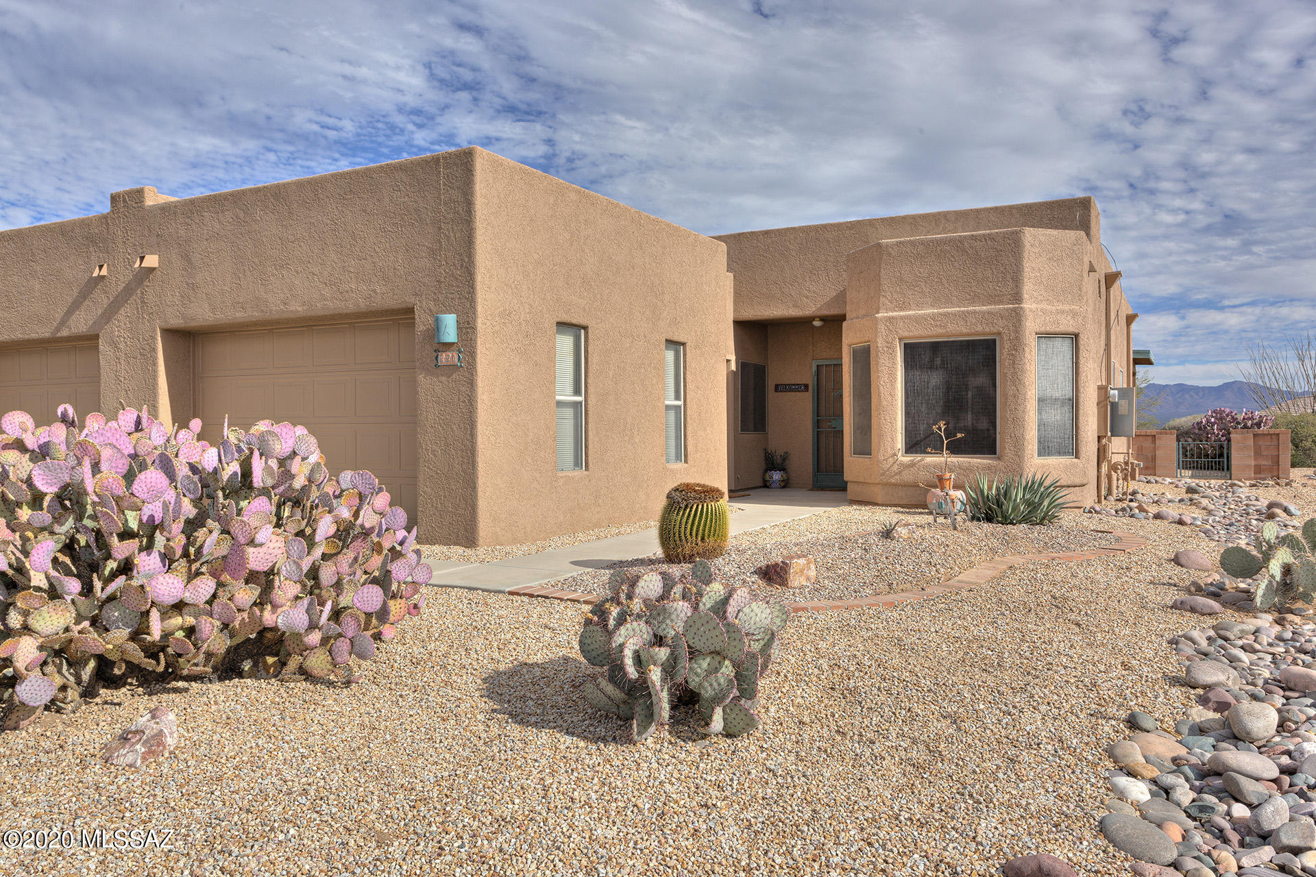 Adorable Super Functional End unit Townhome, 2 bedrm Split, 2 bath, open floor plan with  terrific outdoor spaces... VIEWS of the Santa Ritas, and an oversized 1+ car garage.  Great location!  This is just a terrific plan w/higher ceilings, loads of windows, easy care and you can move right in!