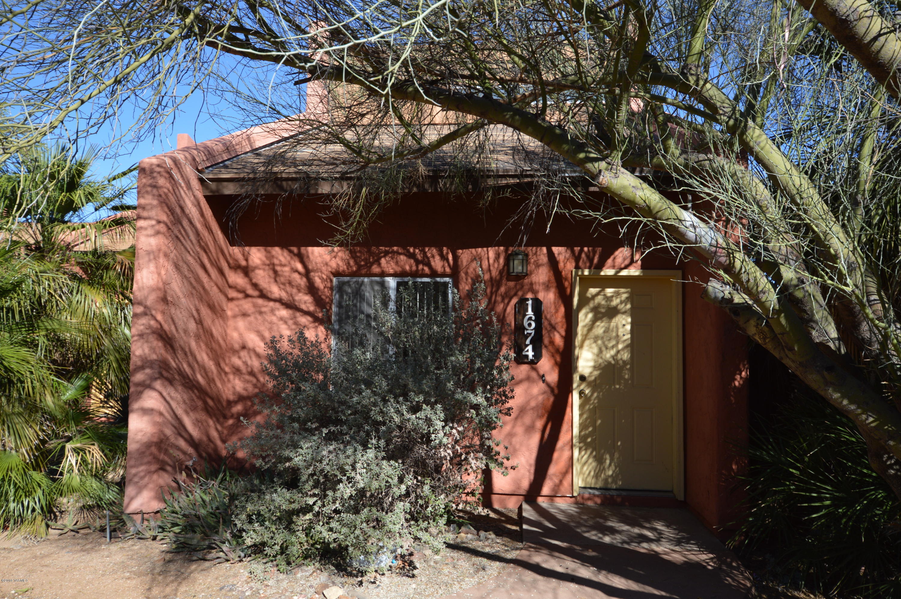 Immaculate loft in quiet cluster of duplexes! Convenient location; great access to shopping, schools, and more! Nestled in the cool shade of mature Mesquite trees, this unit is sure to be gone before you know it! CALL TODAY!!