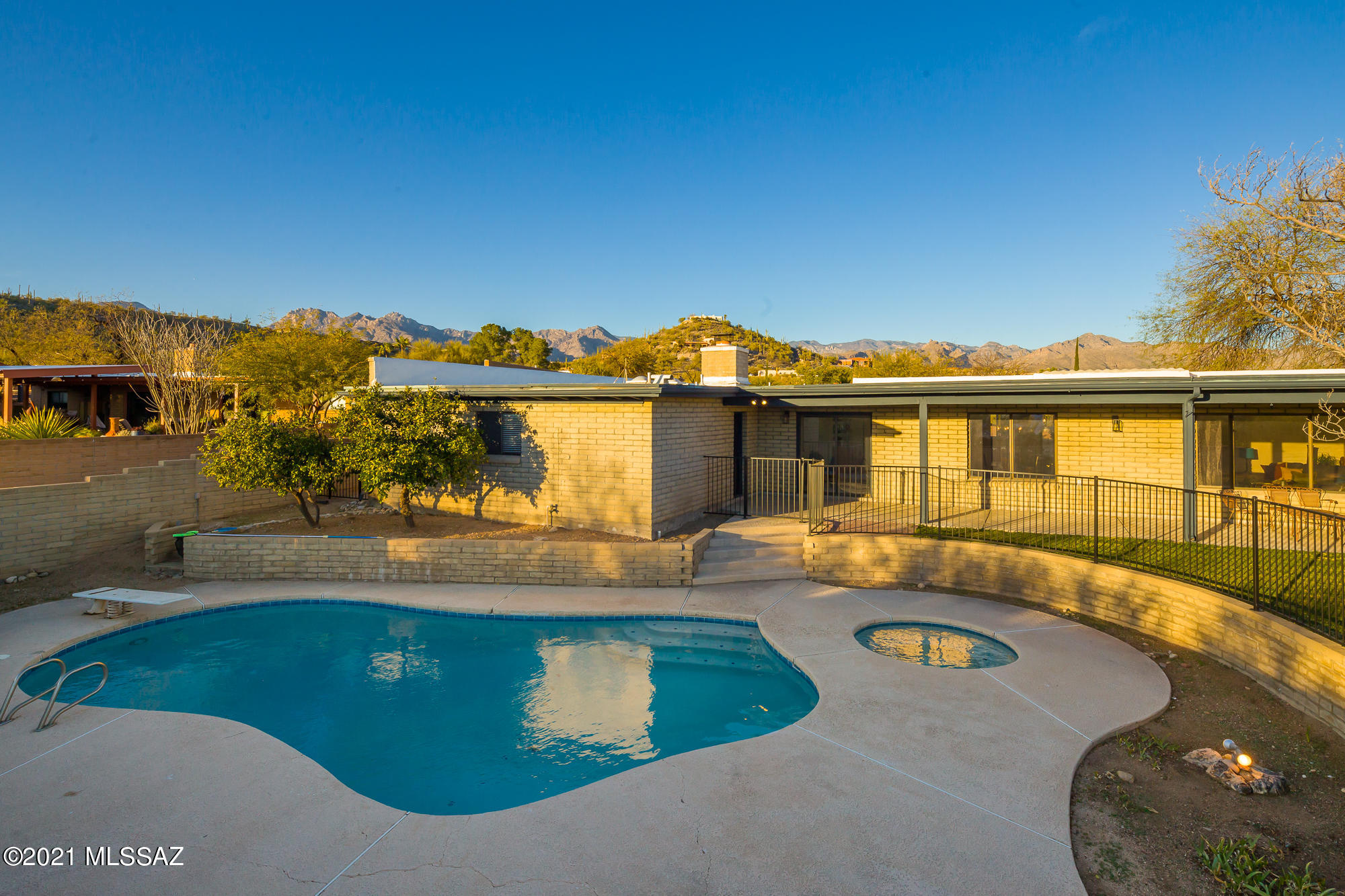 Sabino Vista Knolls (61-135) - Residential