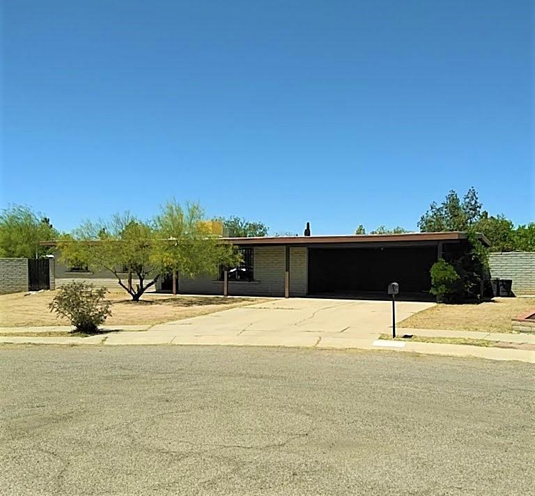 Just in time for summer - A POOL!  VERY well kept 4br 2ba home w/fenced pool! ALL new A/C installed 2018. Kitchen upgraded 2011, all windows dual pane, prof finish storage off carport, well maintained yard w/ dedicated sitting area, sparkling clean pool + metal storage shed. Large open Living/Family Room in front of house off dining area. Massive high-height block rear wall for added protection. Decorative wrought-iron security doors & bars on ALL windows. House sits on corner of half-moon cul-de-sac. Two-car carport, room to park 2 more cars. Perfect Family home w/good condition amenities inside & out.  Back yard wraps around both ends of house! Evap cooler still on roof.  See ''Additional Info'' in ''Documents''. Convenient location just blocks from shopping at Golf Links & Kolb. COME SE