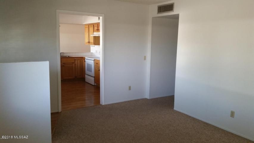 *Deal fell through* Home available for immediate occupancy!  Ideal location in the Marana school district. Very well kept home is move in ready.