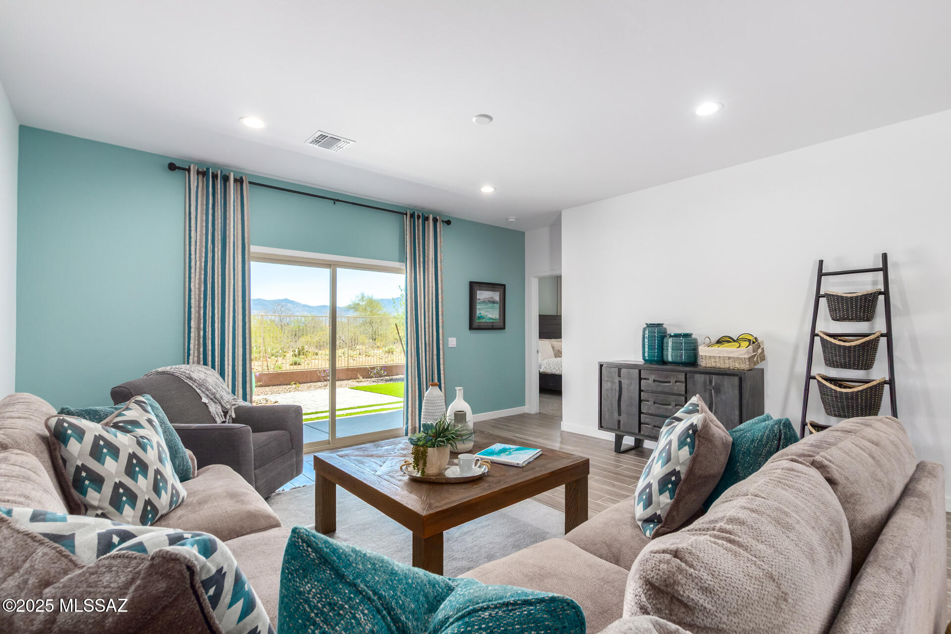 Saguaro Bloom SQ20180540069 - Residential