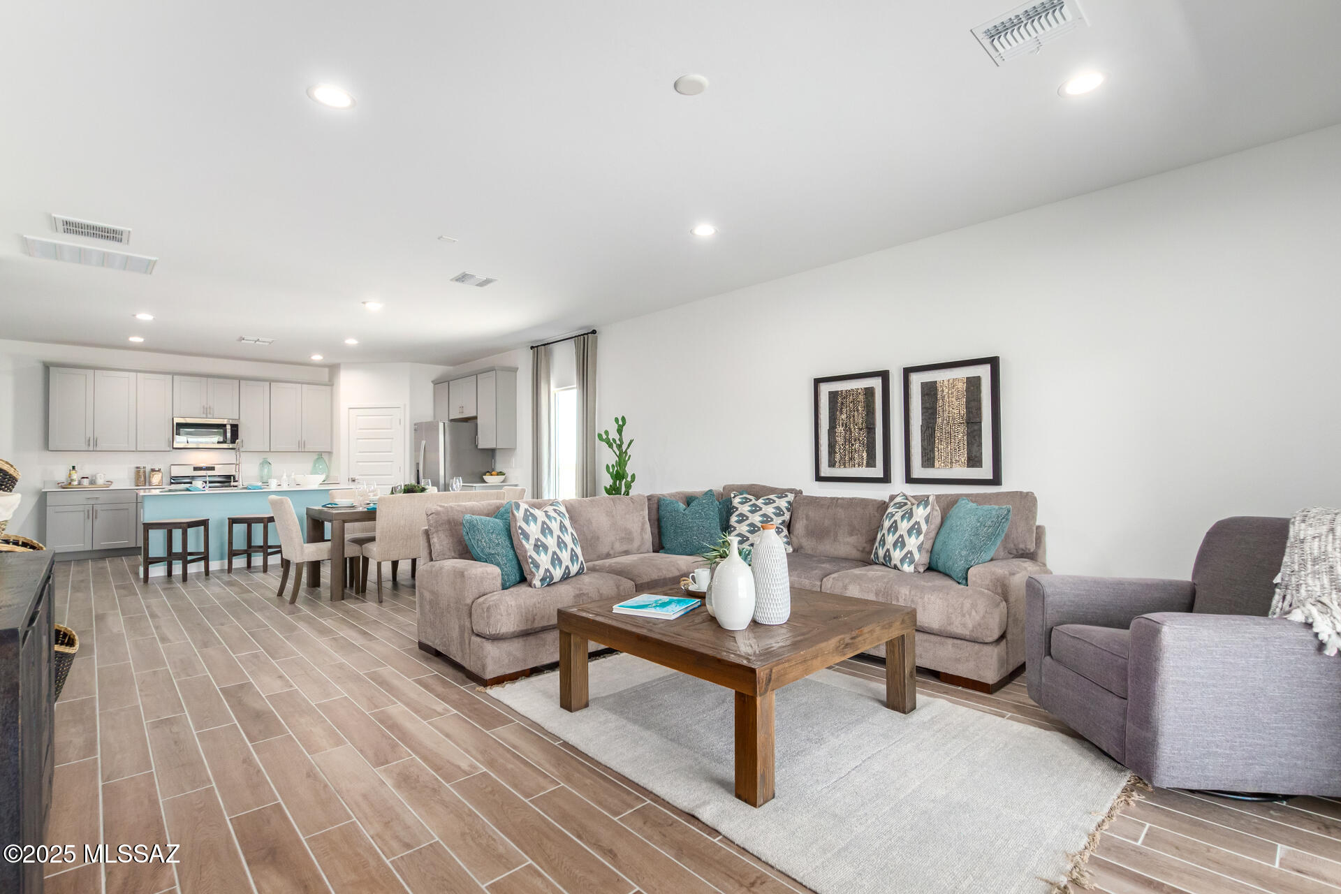 Saguaro Bloom SQ20180540069 - Residential