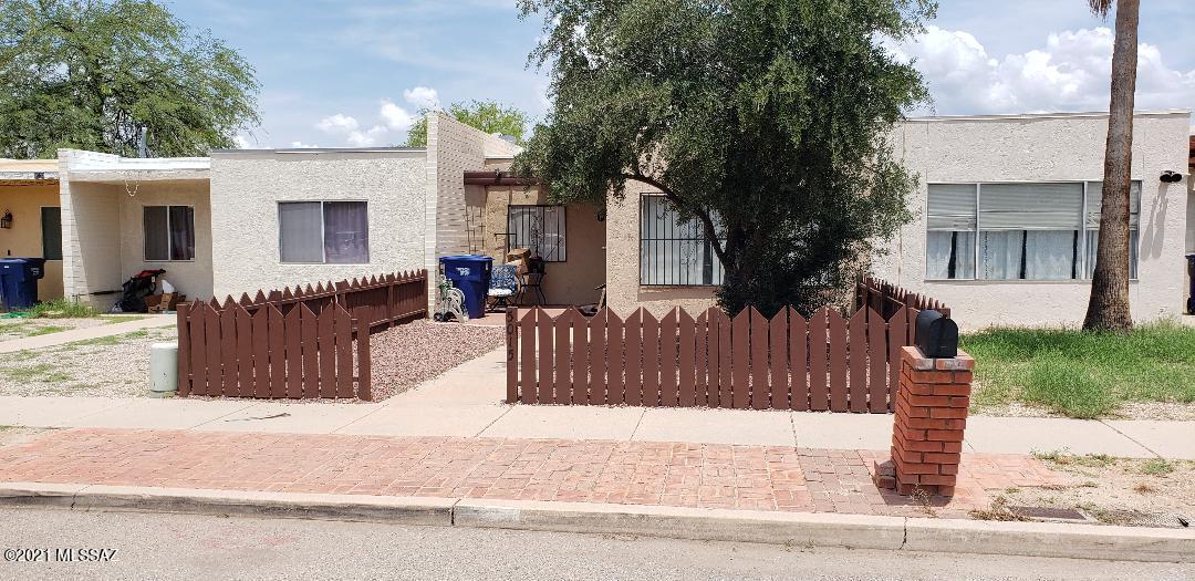 **Tenant Occupied / DO NOT disturb**. Cute bungalow style 3bd/2ba Townhome. Freshly painted, newer A/C and newer appliances. Ceramic tile in Living, dining, kitchen, baths and hall. Carpet in all bedrooms. Nice sized fenced back yard. Covered 2 car carport. Washer/Dryer included.